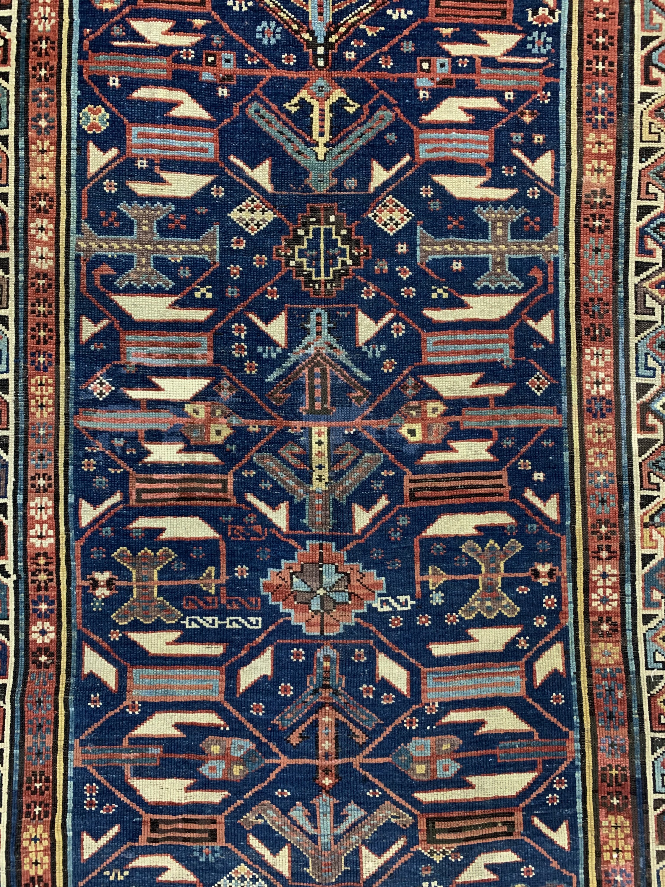 Detail c: Kuba-Schirwan antik, Kaukasus, um 1890, Wolle auf Wolle, ca. 272 x 126 cm, EHZ: 2-3(alte Restaurierungen).