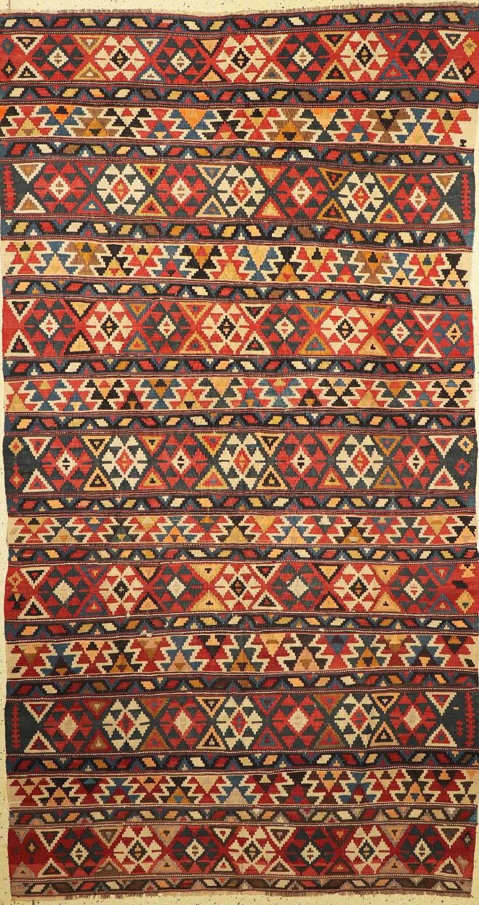 Antiker Schirwan Kelim, Kaukasus, um 1900, Wolle auf Wolle, ca. 320 x 174 cm, EHZ: 2 (mehrere kleine Löcher).