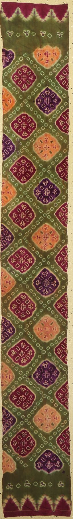 Brusttuch alt, Bali, Indonesien, um 1940/50, Seide handgewebt, ca. 230 x 32 cm, Rapportmuster in violett, rot und orange, guter Zustand