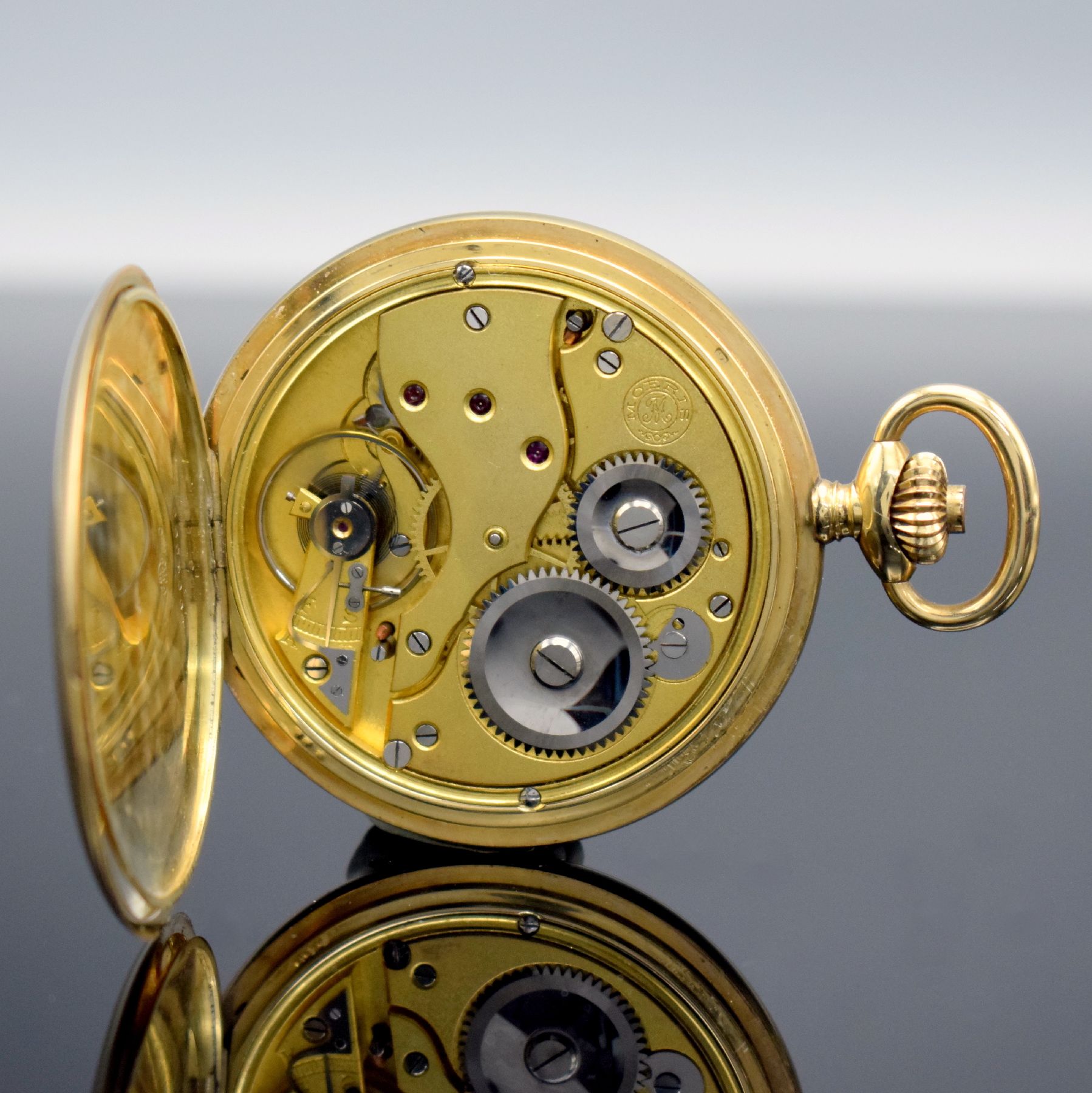 Detail d: Herrensavonette signiert MOERIS in GG 585/000, Schweiz um 1900, 3 Deckel-Goldgeh. l. dell., Emailzifferbl. m. arab. Zahlen, gebl. Zeiger teils korr., ...