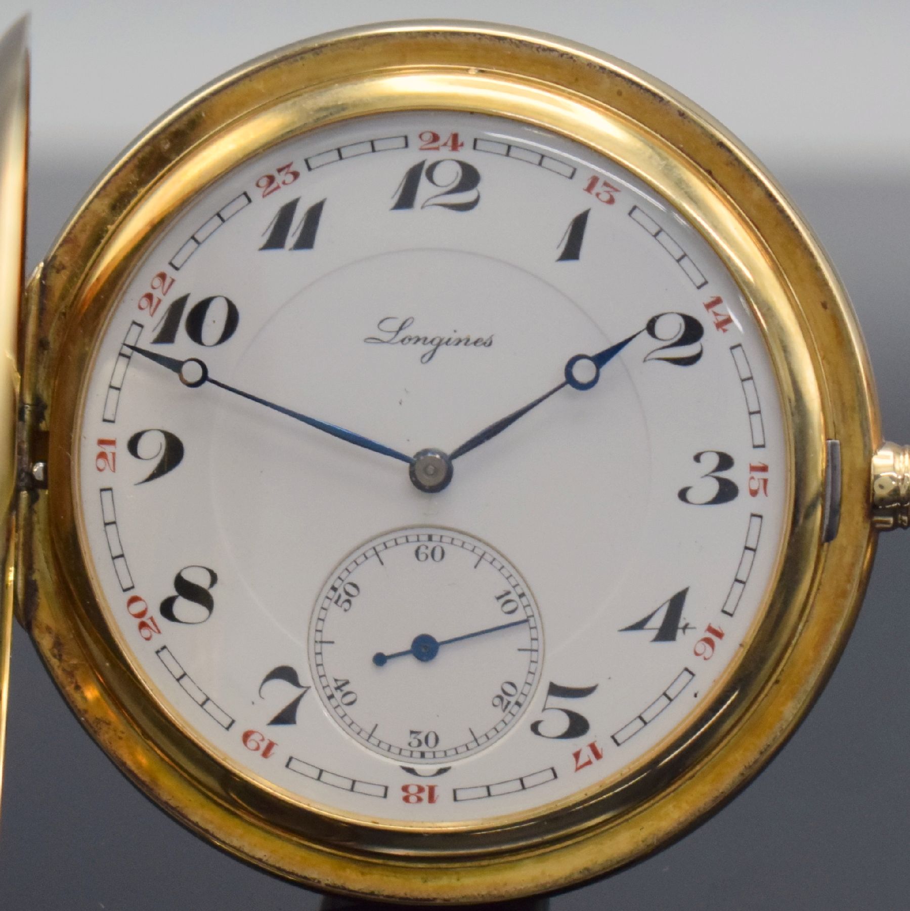 Detail a: LONGINES Herrensavonette in GG 585/000, Schweiz um 1925, 3-Deckel Goldgeh. dell., Emailzifferbl. m. arab. Zahlen, gebl. Breguet-Zeiger, kl. Sek. b. ...