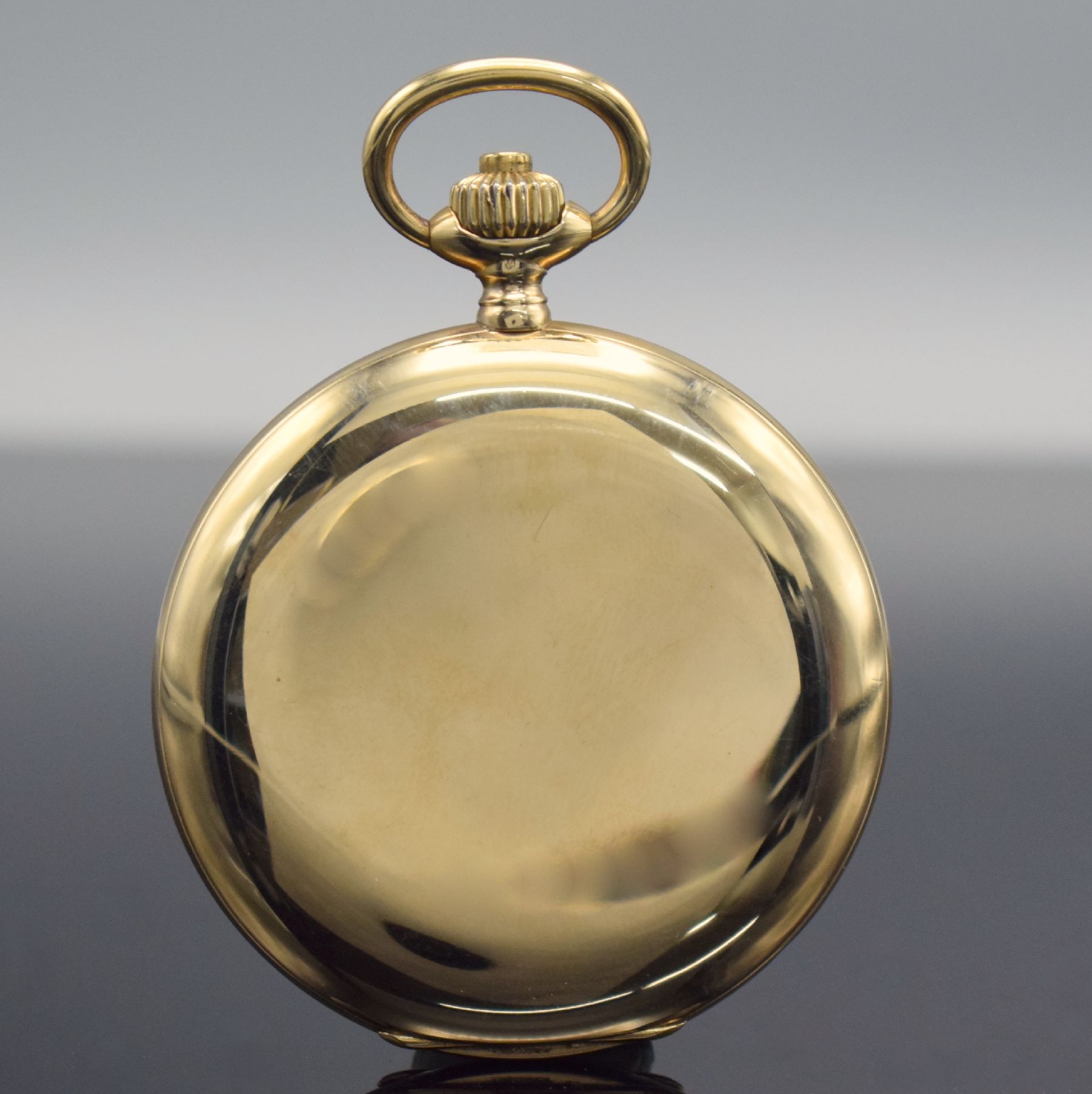 Detail b: LONGINES Herrensavonette in GG 585/000, Schweiz um 1925, 3-Deckel Goldgeh. dell., Emailzifferbl. m. arab. Zahlen, gebl. Breguet-Zeiger, kl. Sek. b. ...