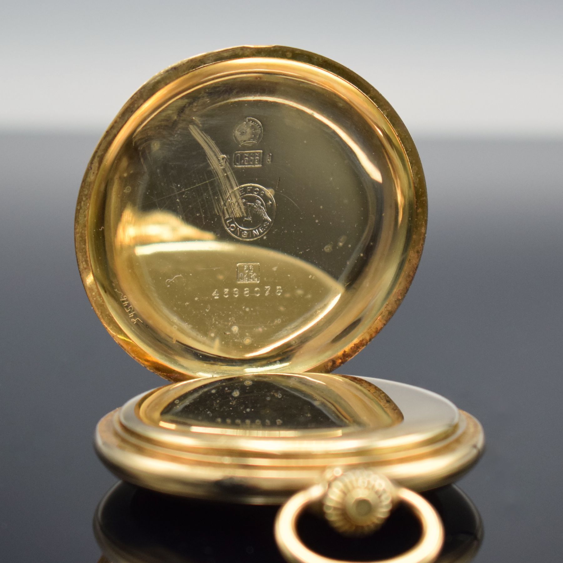 Detail c: LONGINES Herrensavonette in GG 585/000, Schweiz um 1925, 3-Deckel Goldgeh. dell., Emailzifferbl. m. arab. Zahlen, gebl. Breguet-Zeiger, kl. Sek. b. ...