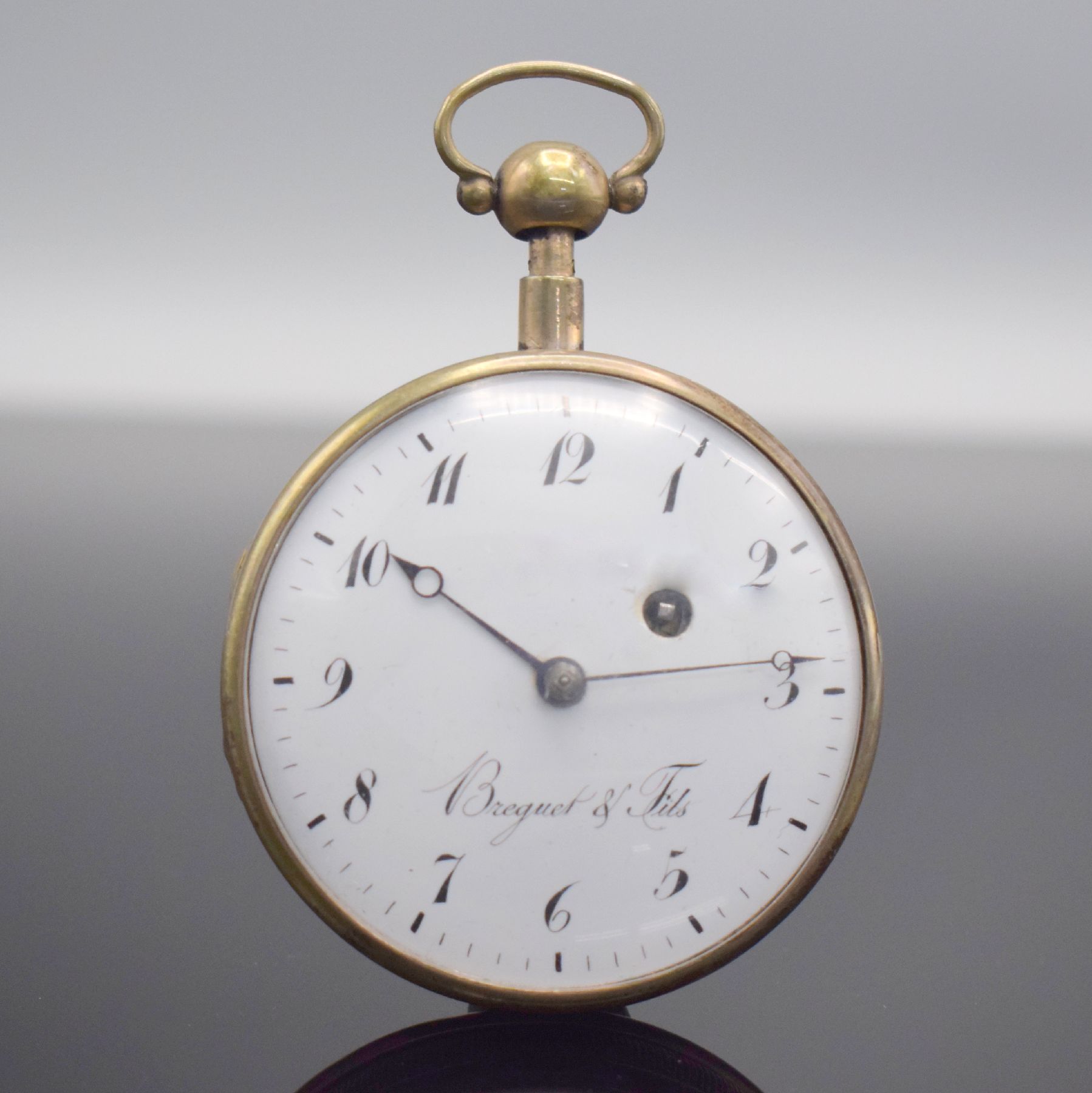 Offene Spindeltaschenuhr bezeichnet Breguet & Fils mit 1/4-Stunden-Repetition, Schweiz um 1820, Scharnierboden & Glasrand, Emailzifferbl. m. arab. ...