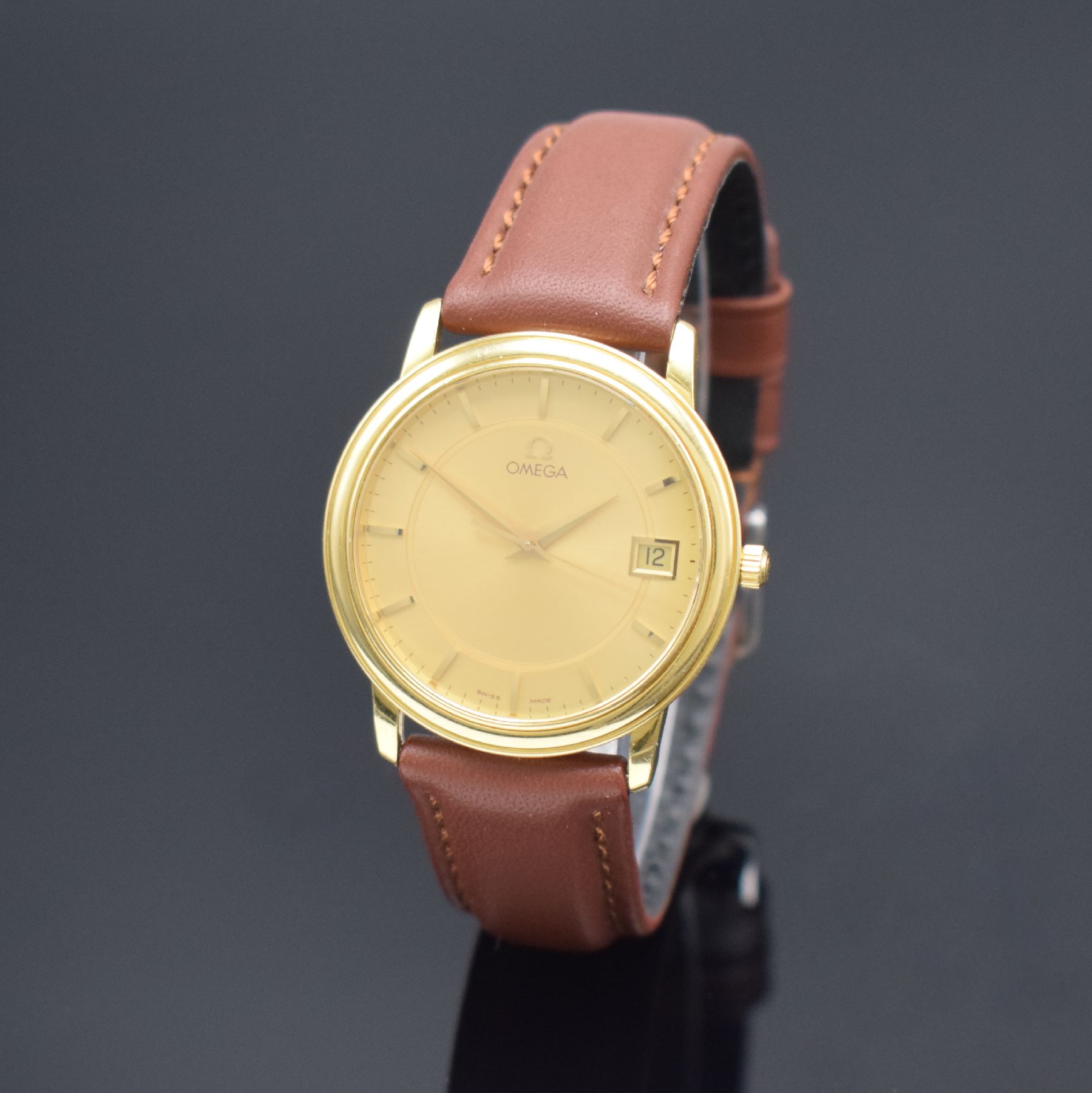 Detail b: OMEGA Herrenarmbanduhr in GG 750/000, Schweiz um 2000, quarz, Ref. 1961050/3961050, 2-tlg. Geh., Boden aufgedr., gold. Zifferbl. m. gold. Ind. & ...