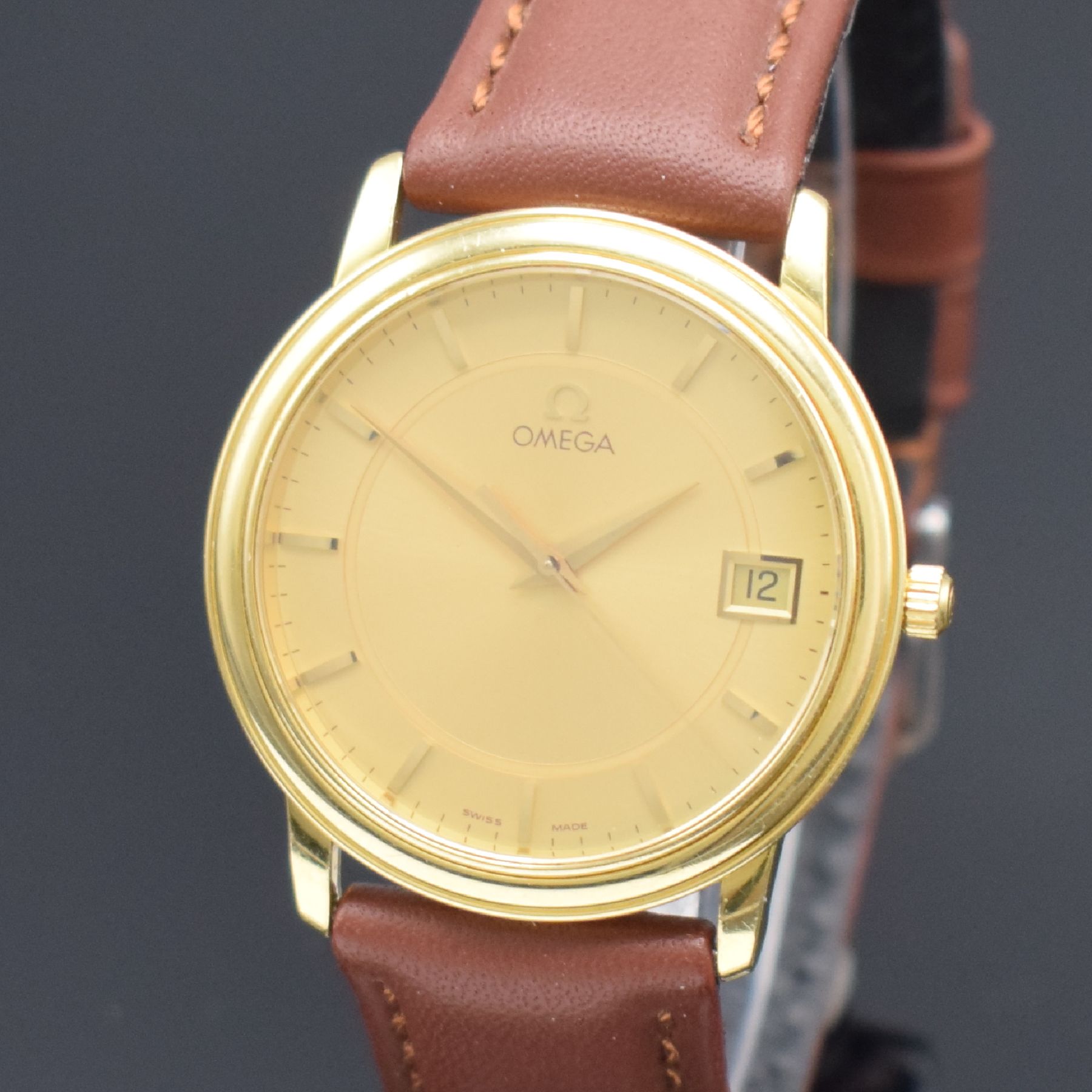 Detail c: OMEGA Herrenarmbanduhr in GG 750/000, Schweiz um 2000, quarz, Ref. 1961050/3961050, 2-tlg. Geh., Boden aufgedr., gold. Zifferbl. m. gold. Ind. & ...
