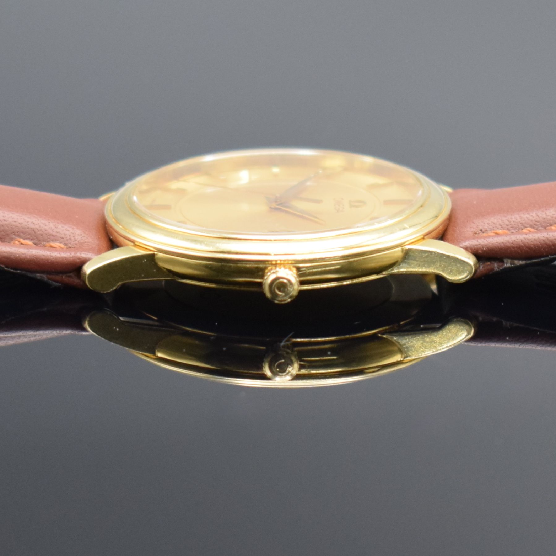 Detail d: OMEGA Herrenarmbanduhr in GG 750/000, Schweiz um 2000, quarz, Ref. 1961050/3961050, 2-tlg. Geh., Boden aufgedr., gold. Zifferbl. m. gold. Ind. & ...
