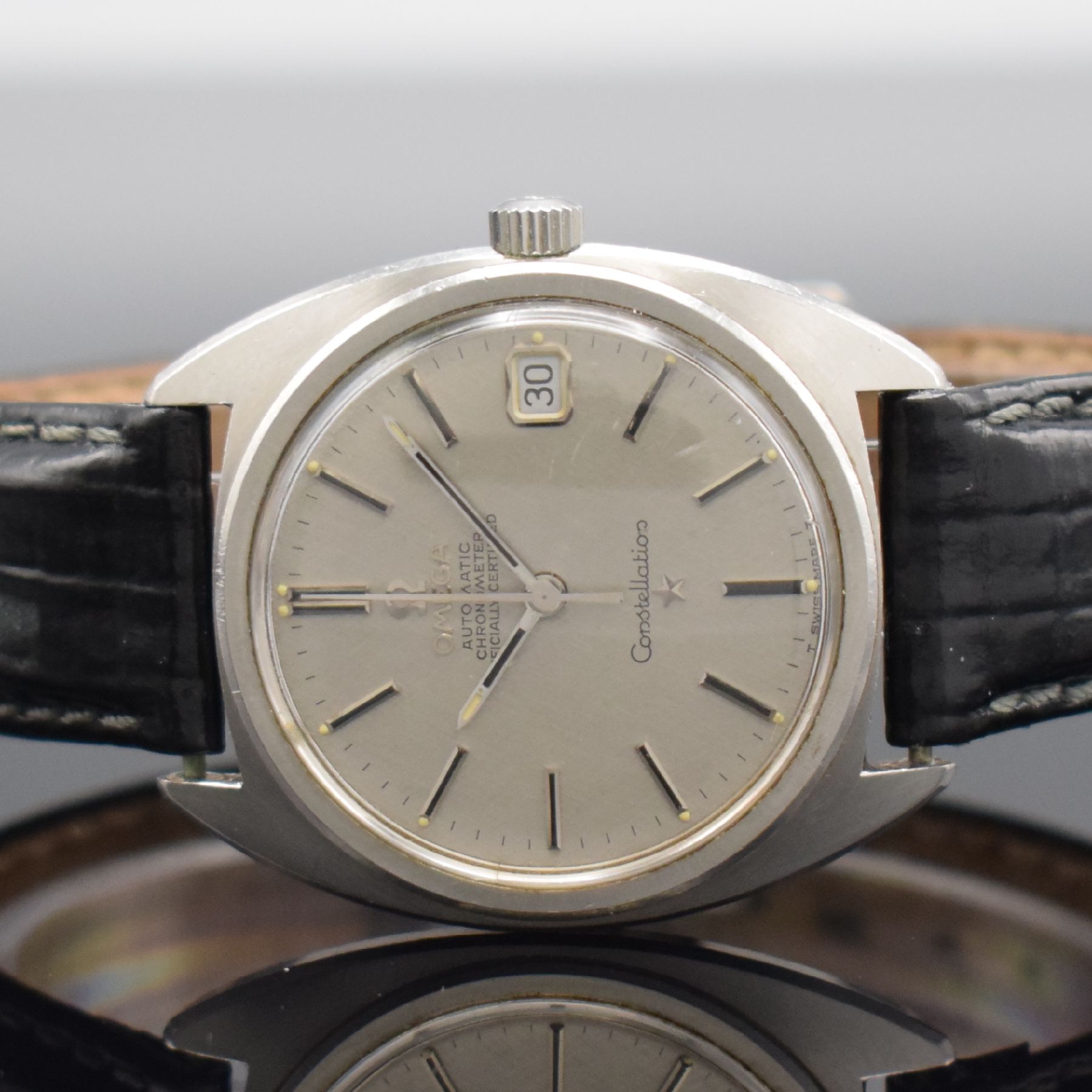 Detail a: OMEGA Constellation Chronometer Armbanduhr in Stahl Referenz 168.017 SP, Schweiz um 1969, Automatik, Boden m. Darst. Sternwarte verschr., silb. ...
