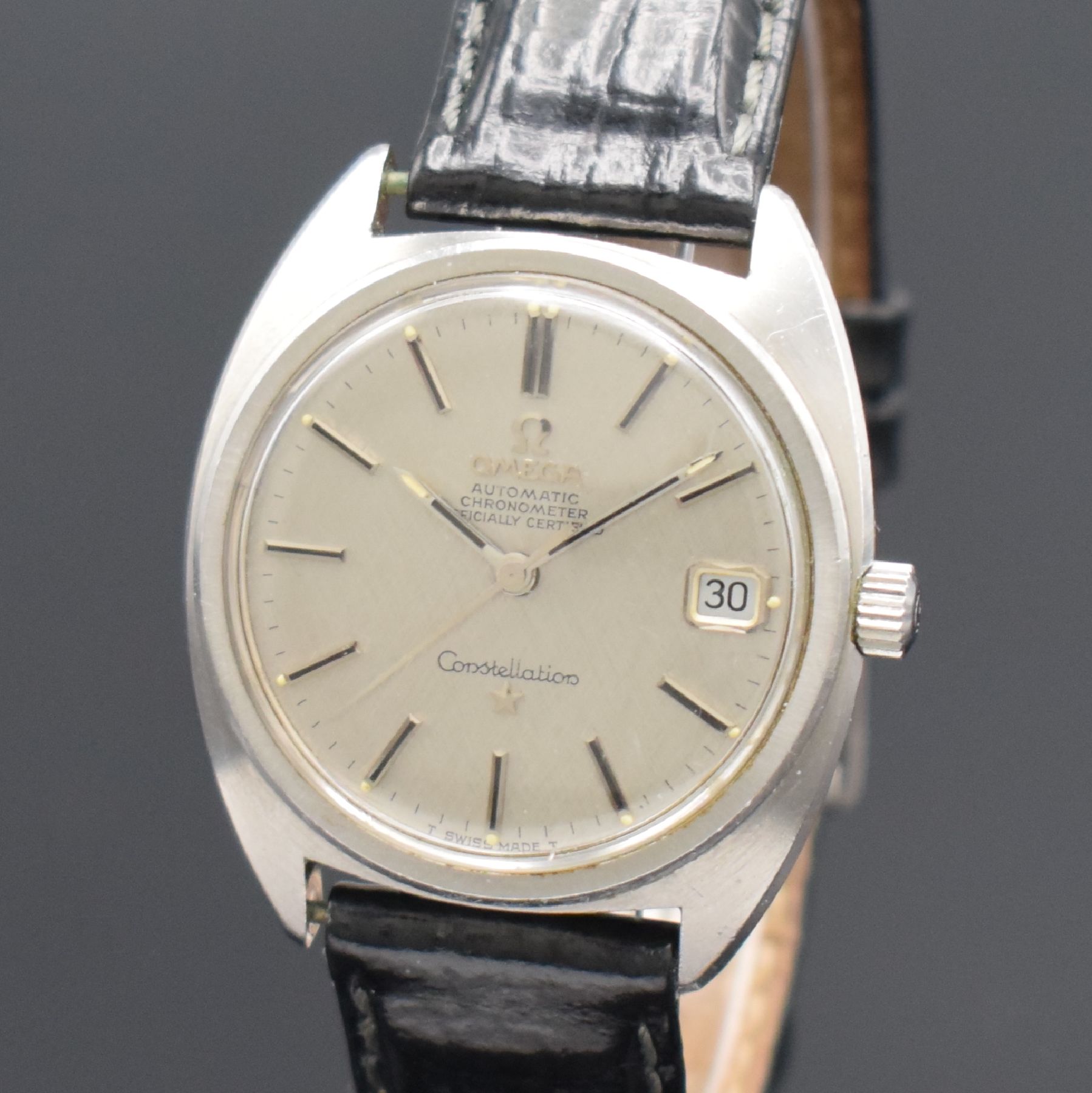 Detail c: OMEGA Constellation Chronometer Armbanduhr in Stahl Referenz 168.017 SP, Schweiz um 1969, Automatik, Boden m. Darst. Sternwarte verschr., silb. ...