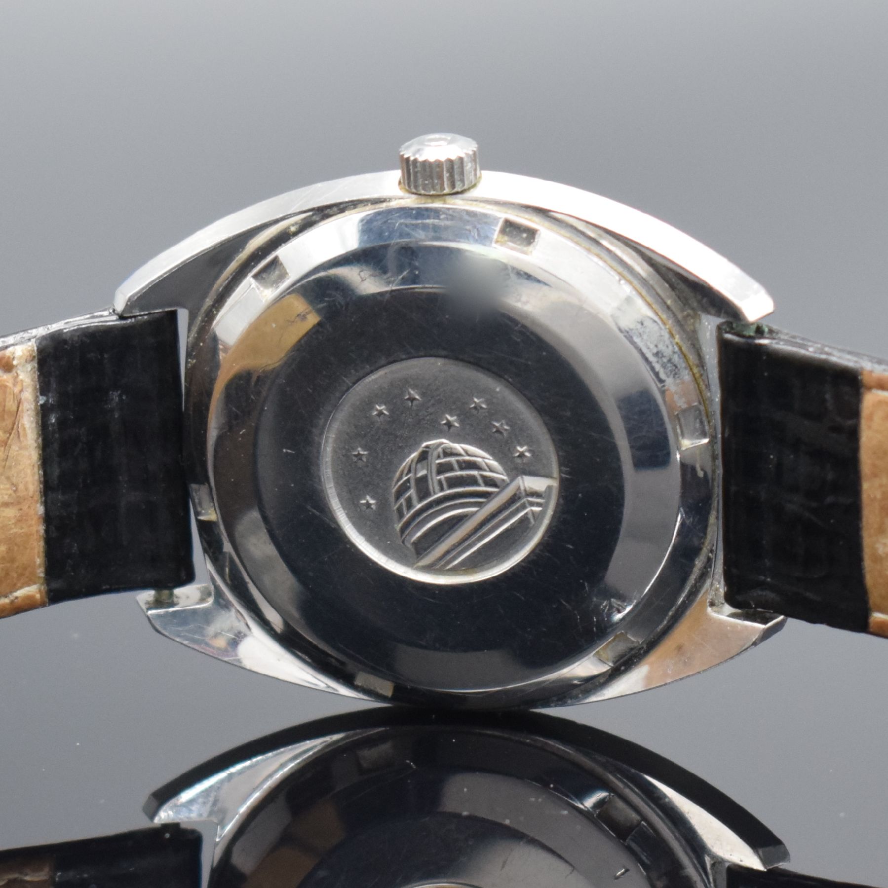 Detail e: OMEGA Constellation Chronometer Armbanduhr in Stahl Referenz 168.017 SP, Schweiz um 1969, Automatik, Boden m. Darst. Sternwarte verschr., silb. ...
