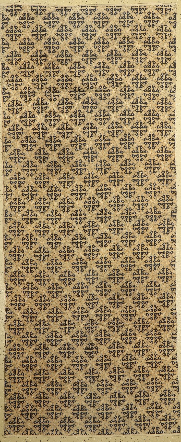 Batik Sarong, traditionelle Kleidung, Allover-Rankenmuster, Indigoblau/Braun, handbedruckt, Yogyakarta, Indonesien, um 1940/50, Baumwolle, ca. 240 x ...