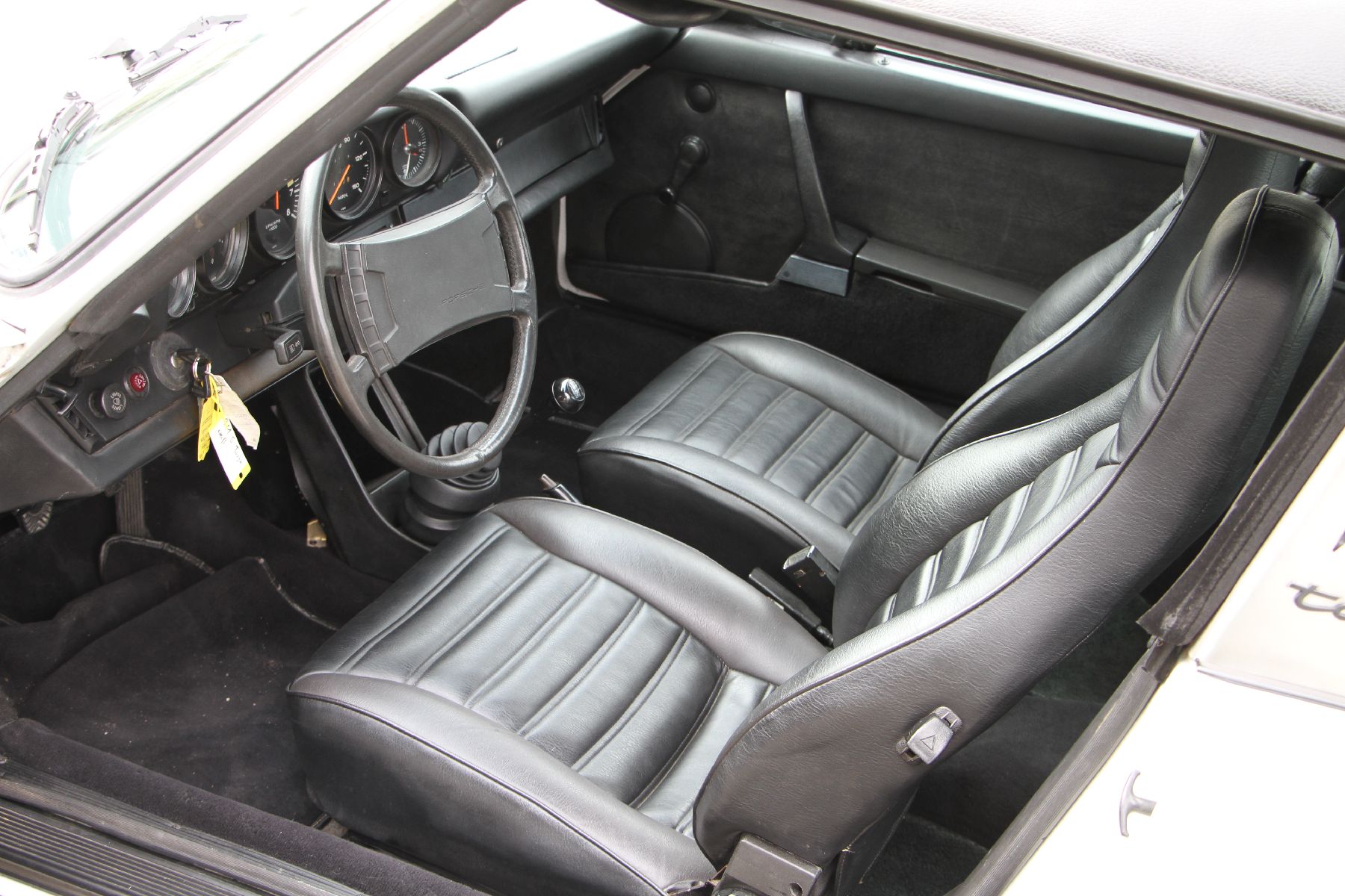 Detail e: 1974 Porsche 911 Targa 9114110930, Motor Nr.: 6141858 dieser in smartem Porsche Grand