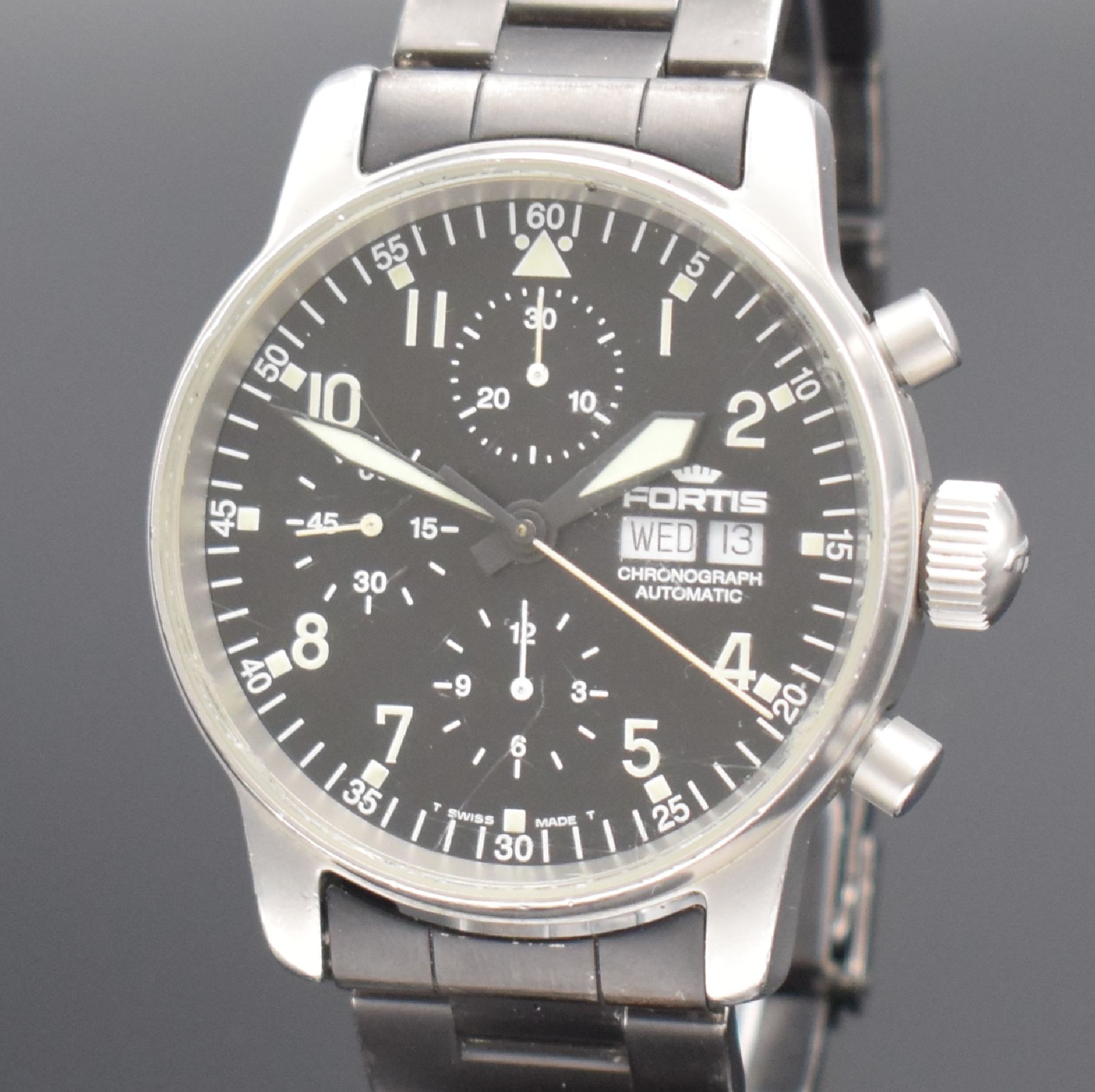 Detail c: FORTIS Flieger Armbandchronograph in Stahl, Schweiz um 1995, Automatik, Ref. 597.10.141.1, Boden verschr., orig. geschw. Fortis Gliederband m. ...