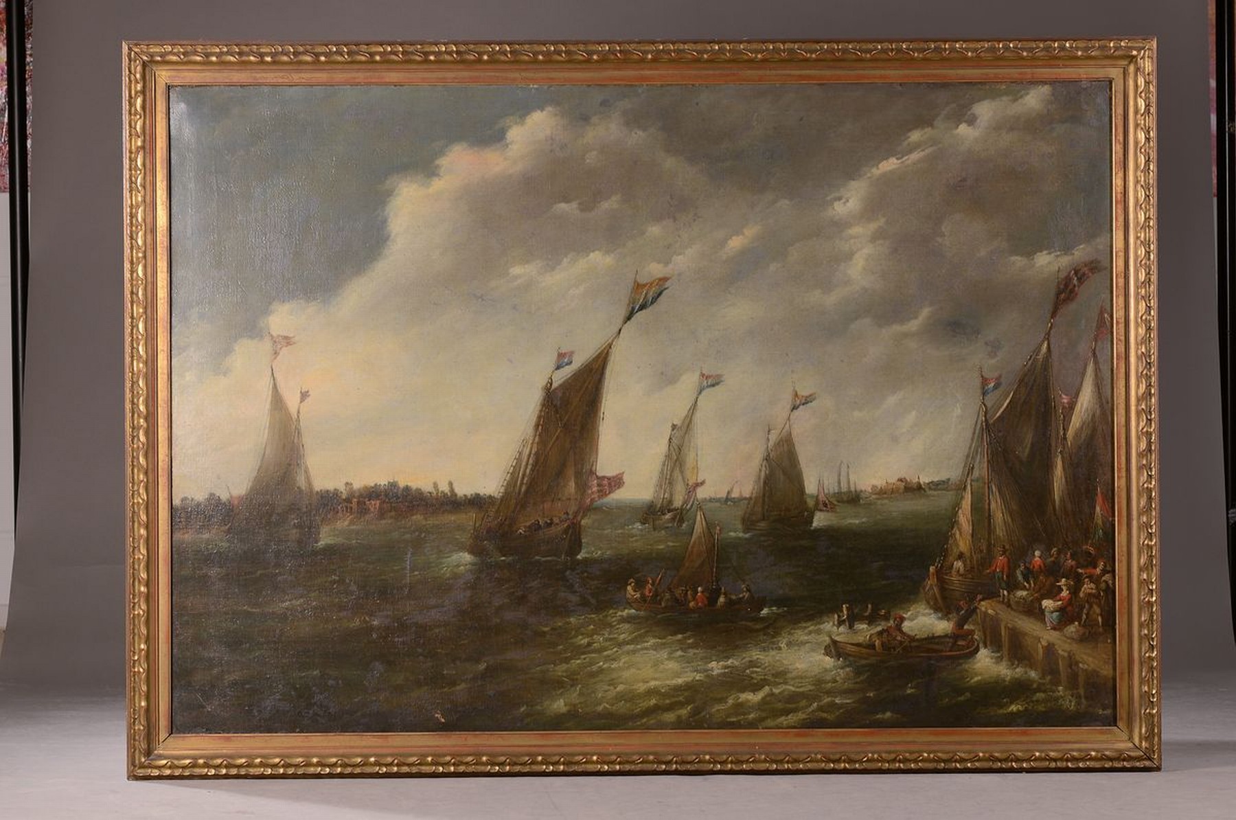 Detail k: Zuschreibung Francoise Maria Francia (1772 -1839), 1.H.19.Jh., geschäftiges Treiben im Hafen, zahlreiche Büsen mit der Prinsenvlag, links im Stein ...