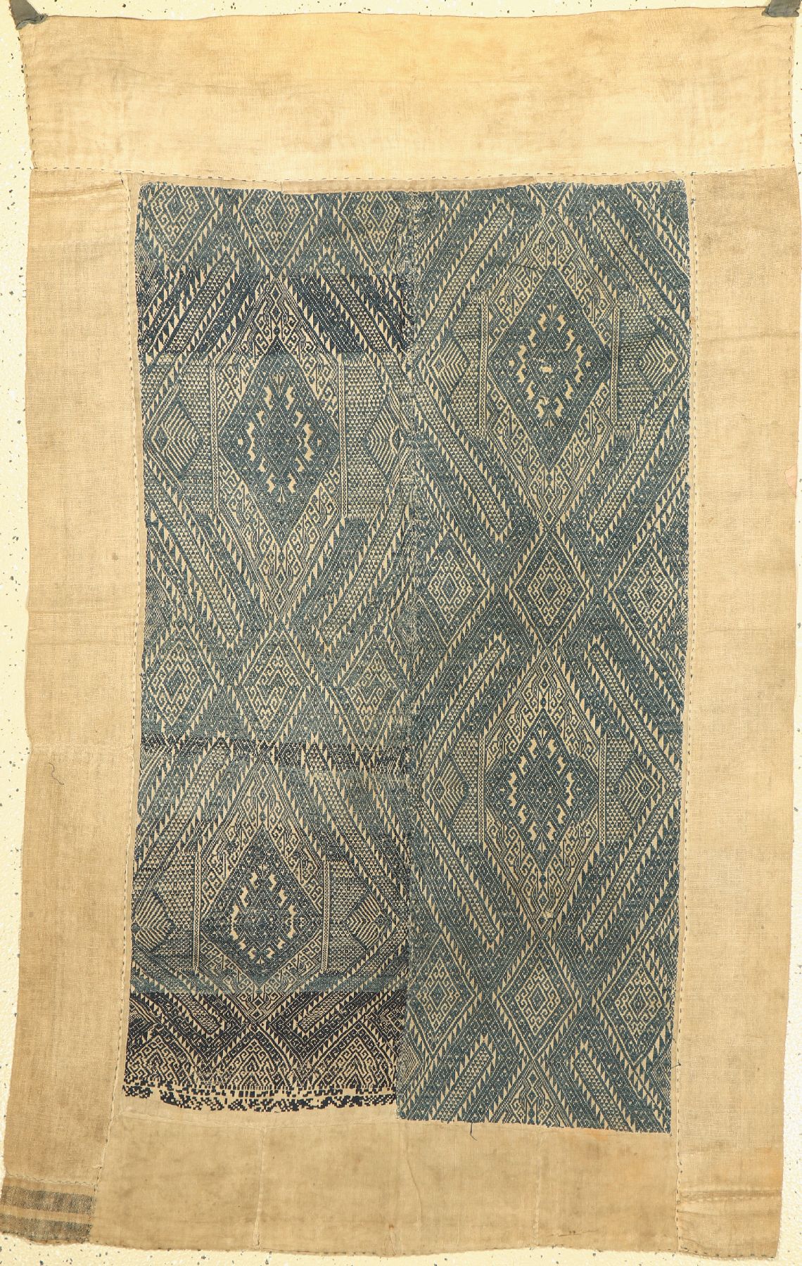 Traditionelle Decke, Laos, um 1950, ca. 150x 100 cm, Baumwolle bestickt, guter Zustand (Reparaturen)