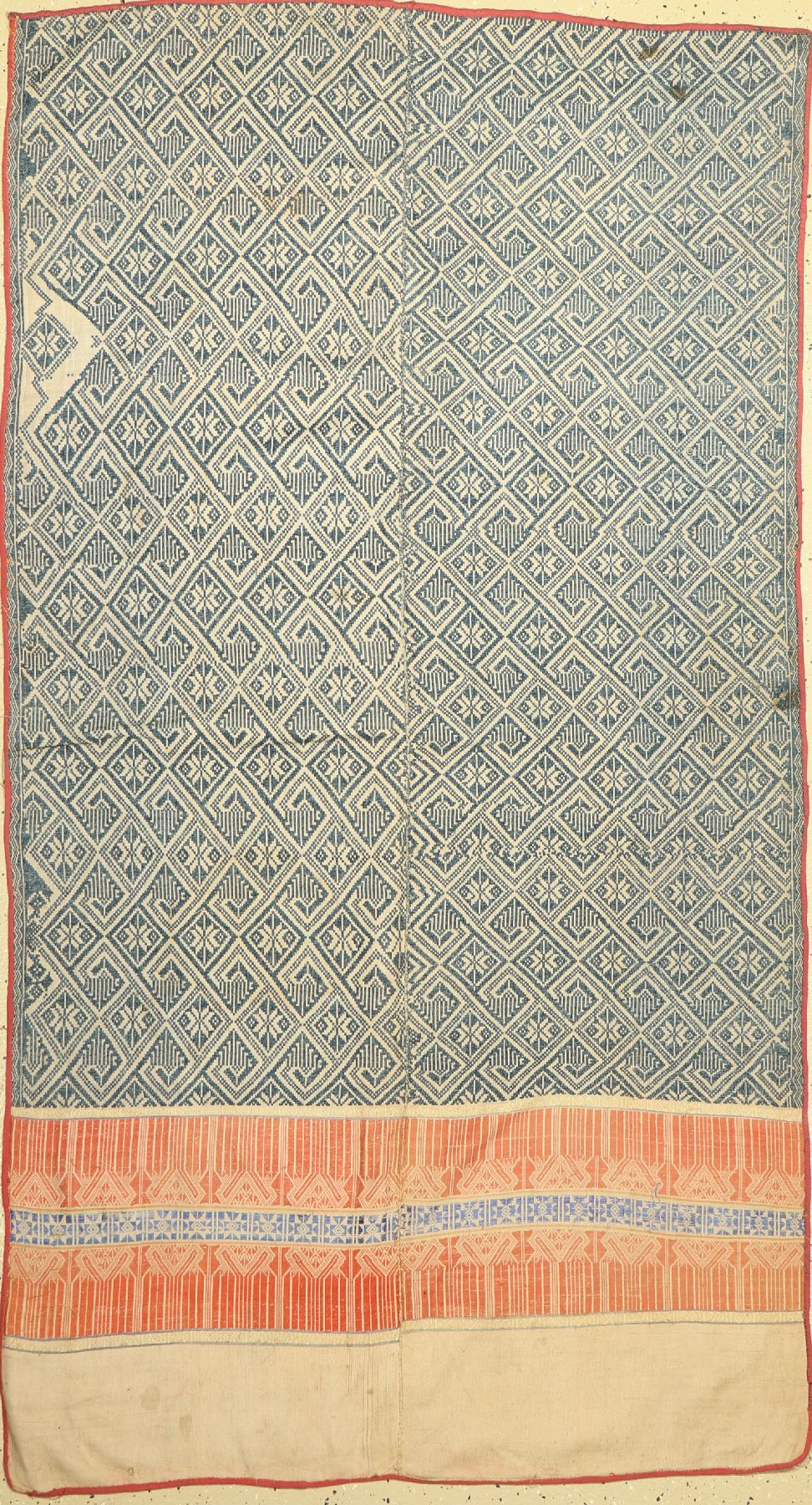 Traditionelle Decke, Laos, um 1950, ca. 180 x 100 cm, Baumwolle bestickt, guter Zustand (Flecken)