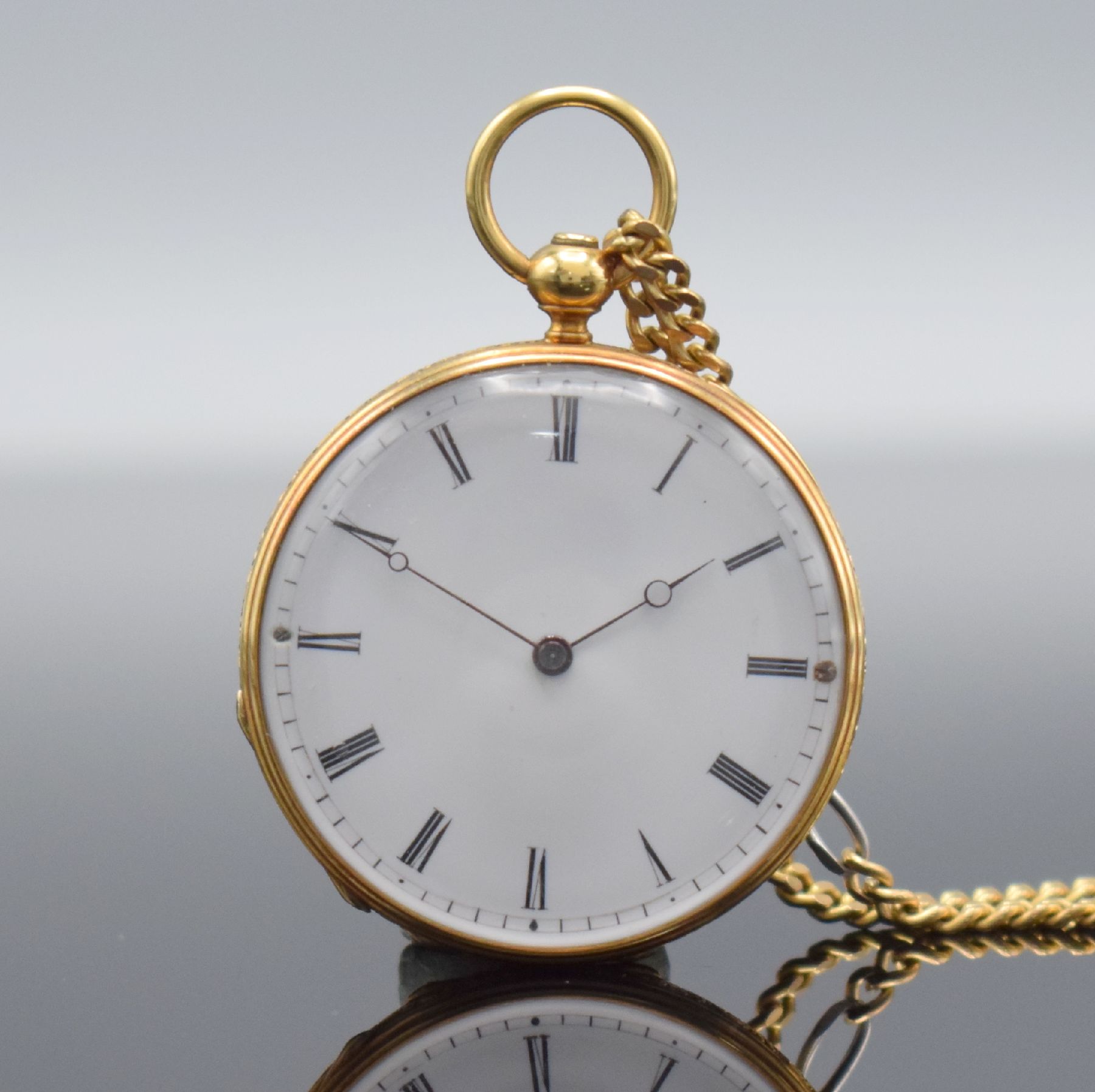 PATEK & Cie offene Damentaschenuhr in GG 750/000, Schweiz um 1880, Kette in GG/WG 333/000 später, 2-Deckel-Goldgeh., Rückseite & Rand floral grav., ...