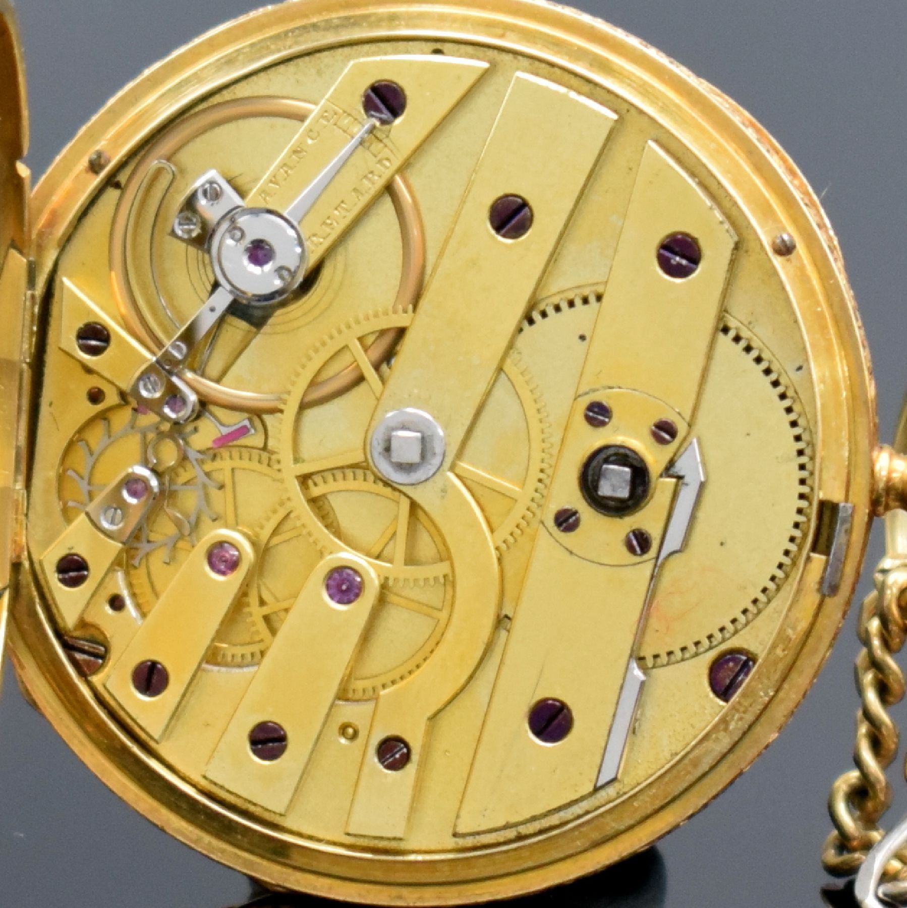 Detail h: PATEK & Cie offene Damentaschenuhr in GG 750/000, Schweiz um 1880, Kette in GG/WG 333/000 später, 2-Deckel-Goldgeh., Rückseite & Rand floral grav., ...