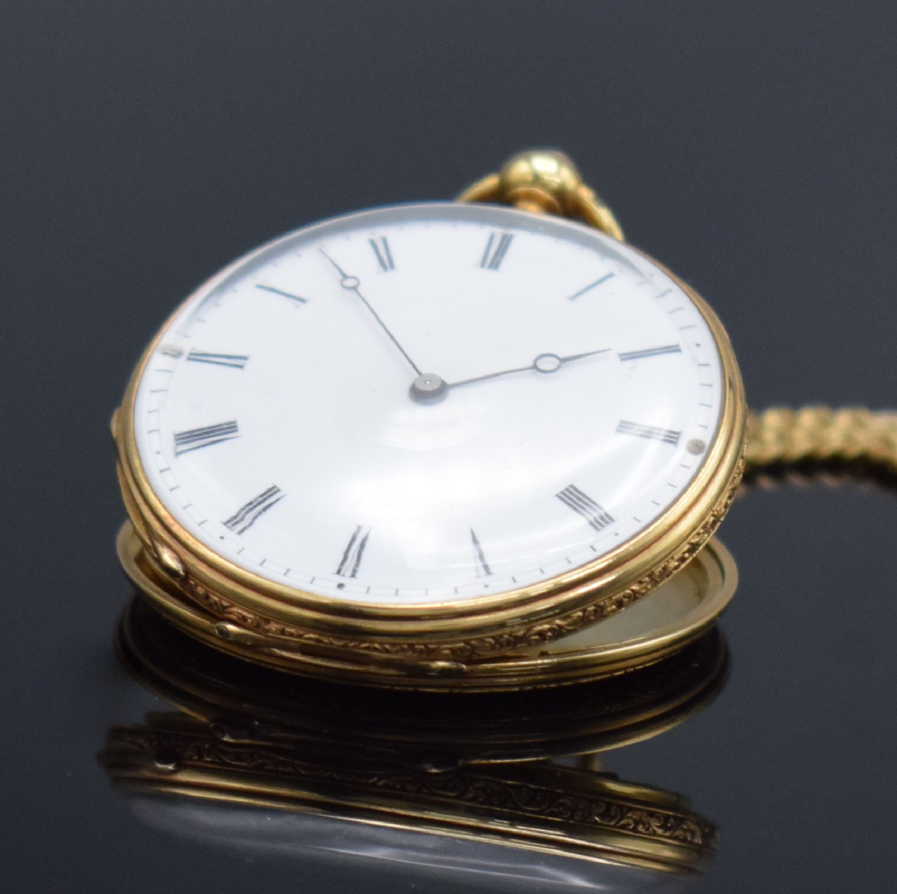 Detail j: PATEK & Cie offene Damentaschenuhr in GG 750/000, Schweiz um 1880, Kette in GG/WG 333/000 später, 2-Deckel-Goldgeh., Rückseite & Rand floral grav., ...
