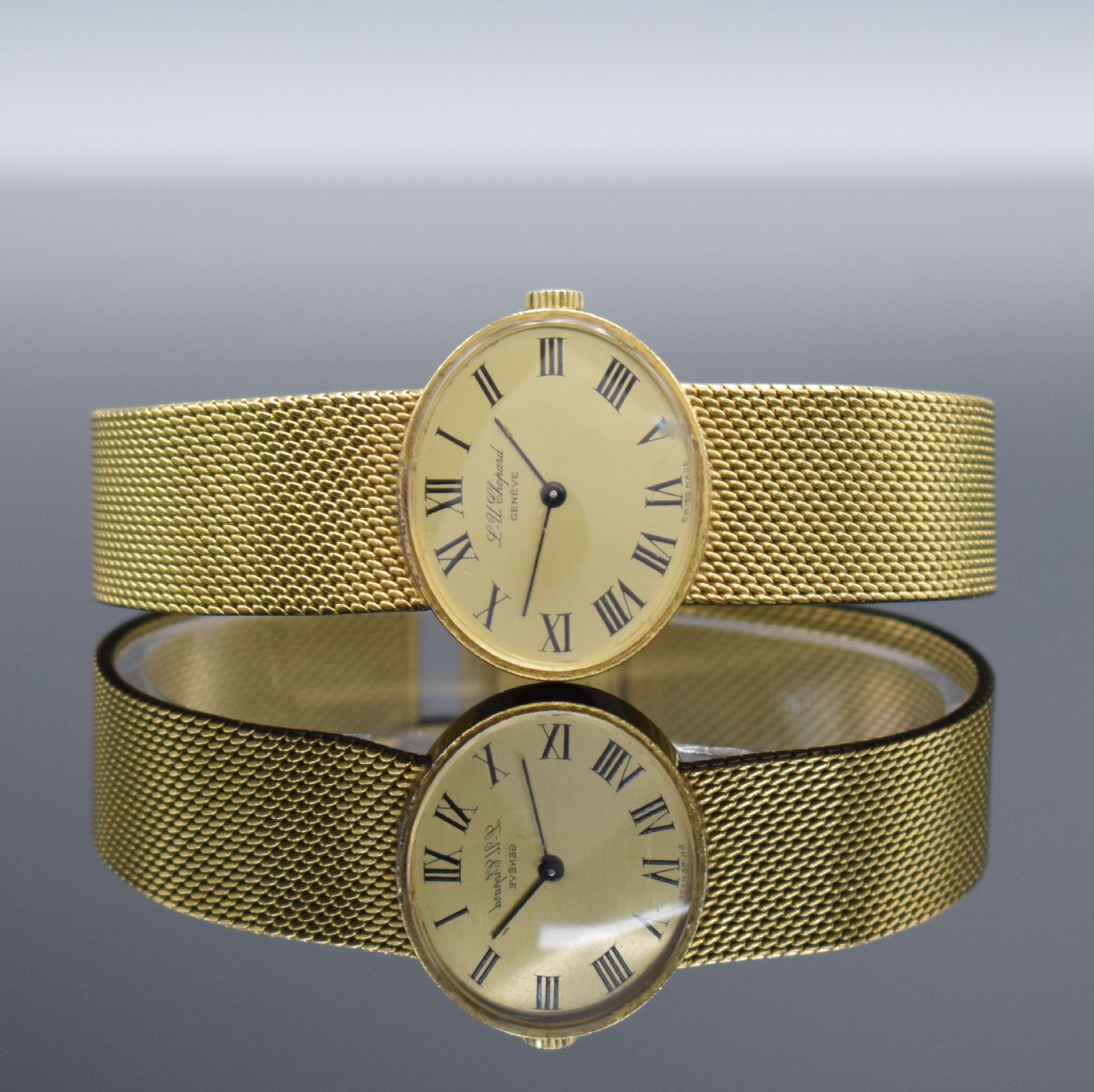 CHOPARD Damenarmbanduhr in GG 750/000, Handaufzug, Schweiz um 1975, 2-teil. Geh., Boden aufgedr., Milanaiseband, verg. Zifferbl. m. röm. Std. l. ...