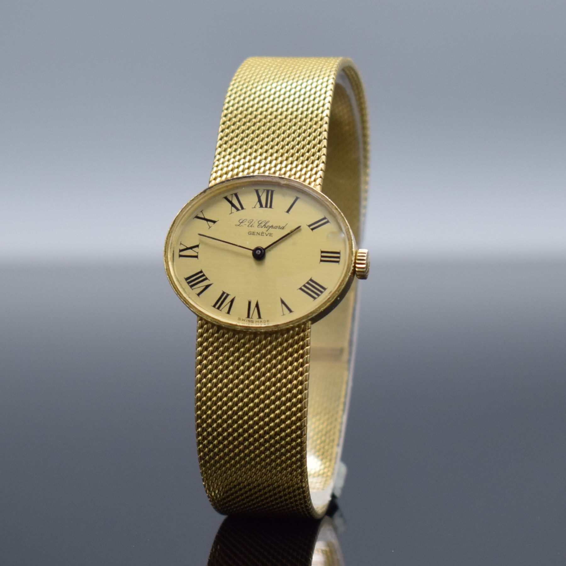Detail b: CHOPARD Damenarmbanduhr in GG 750/000, Handaufzug, Schweiz um 1975, 2-teil. Geh., Boden aufgedr., Milanaiseband, verg. Zifferbl. m. röm. Std. l. ...
