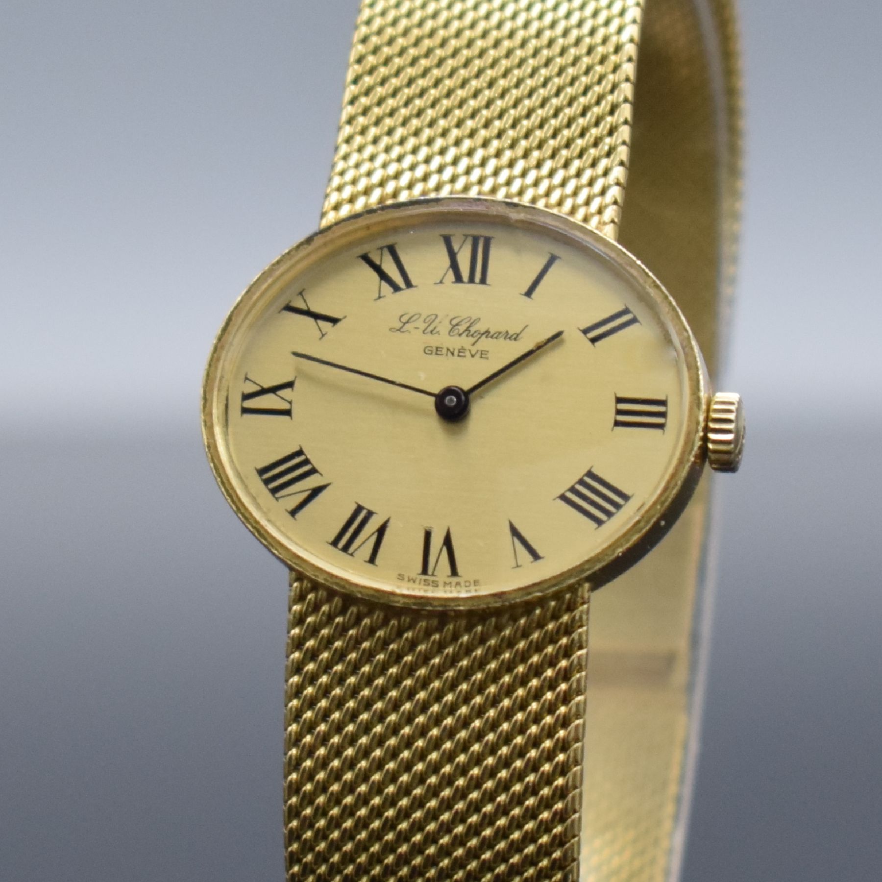 Detail c: CHOPARD Damenarmbanduhr in GG 750/000, Handaufzug, Schweiz um 1975, 2-teil. Geh., Boden aufgedr., Milanaiseband, verg. Zifferbl. m. röm. Std. l. ...