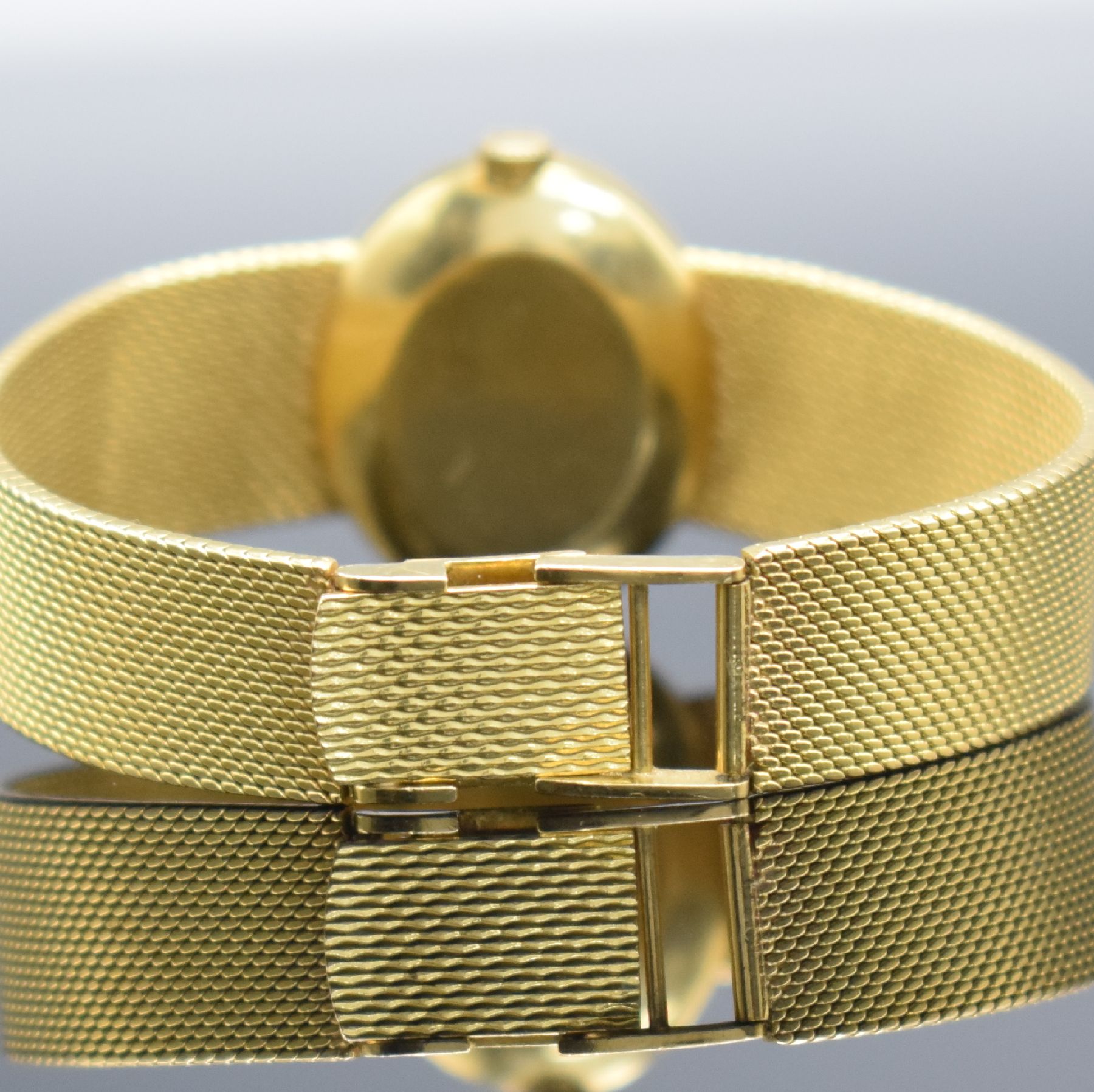 Detail f: CHOPARD Damenarmbanduhr in GG 750/000, Handaufzug, Schweiz um 1975, 2-teil. Geh., Boden aufgedr., Milanaiseband, verg. Zifferbl. m. röm. Std. l. ...