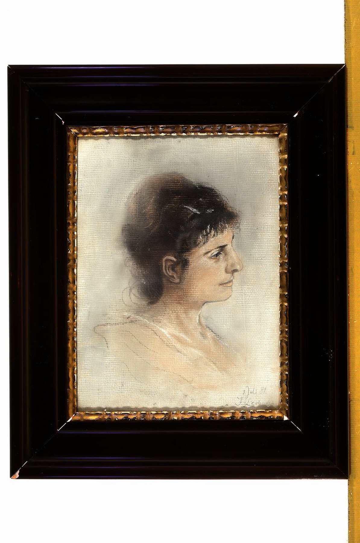 Detail k: Franz von Lenbach 1836 Schrobenhausen - 1904 München, Porträt einer jungen Frau im Profil, Kohle- und Pastellzeichnung auf Papier, re. unten ...