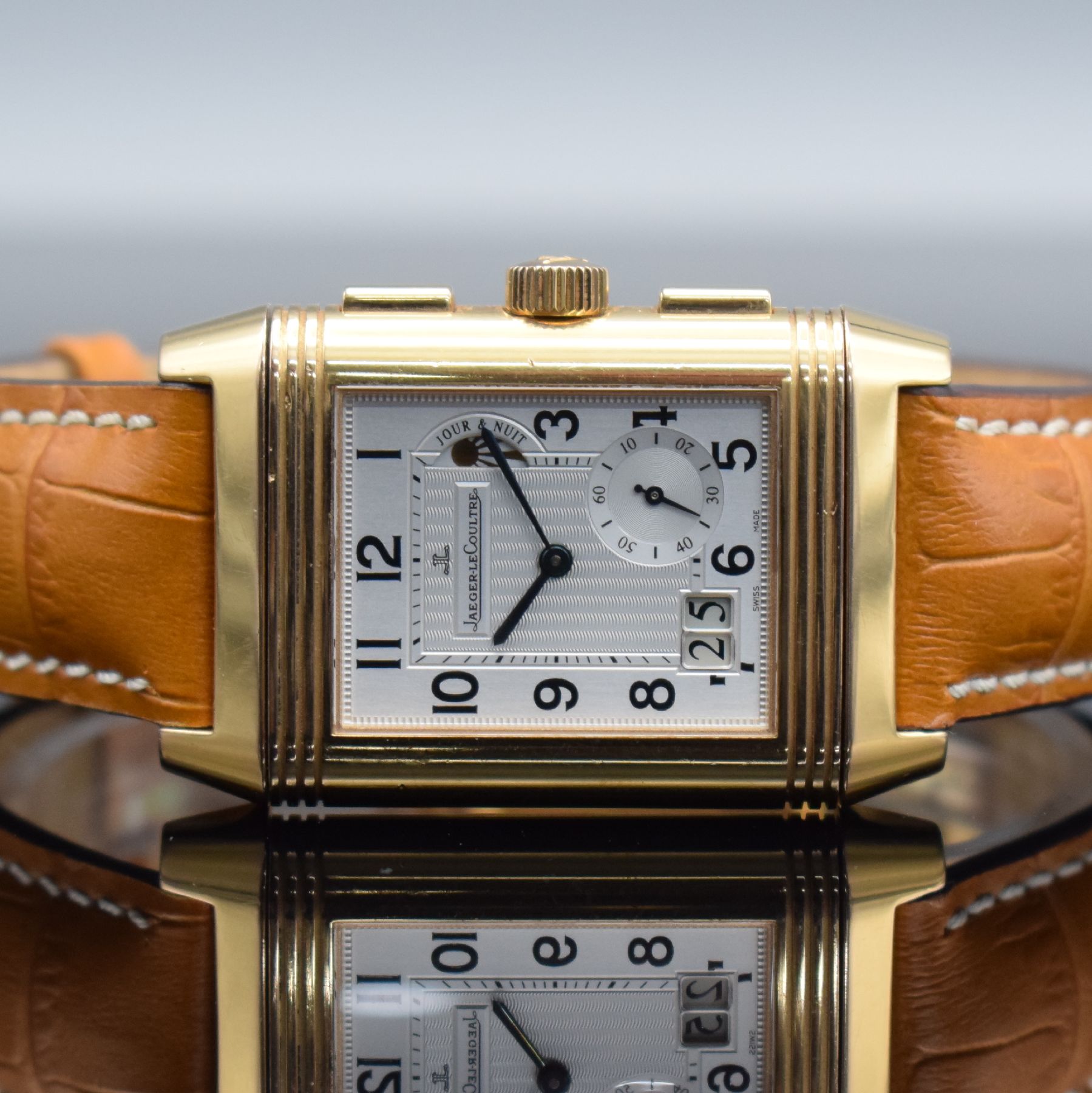Detail b: Jaeger-LeCoultre Herrenarmbanduhr Reverso Grande GMT in Rosegold 750/000 Referenz Q3022420 / 240.218, Handaufzug, beids. vergl., um 180 Grad drehb. ...