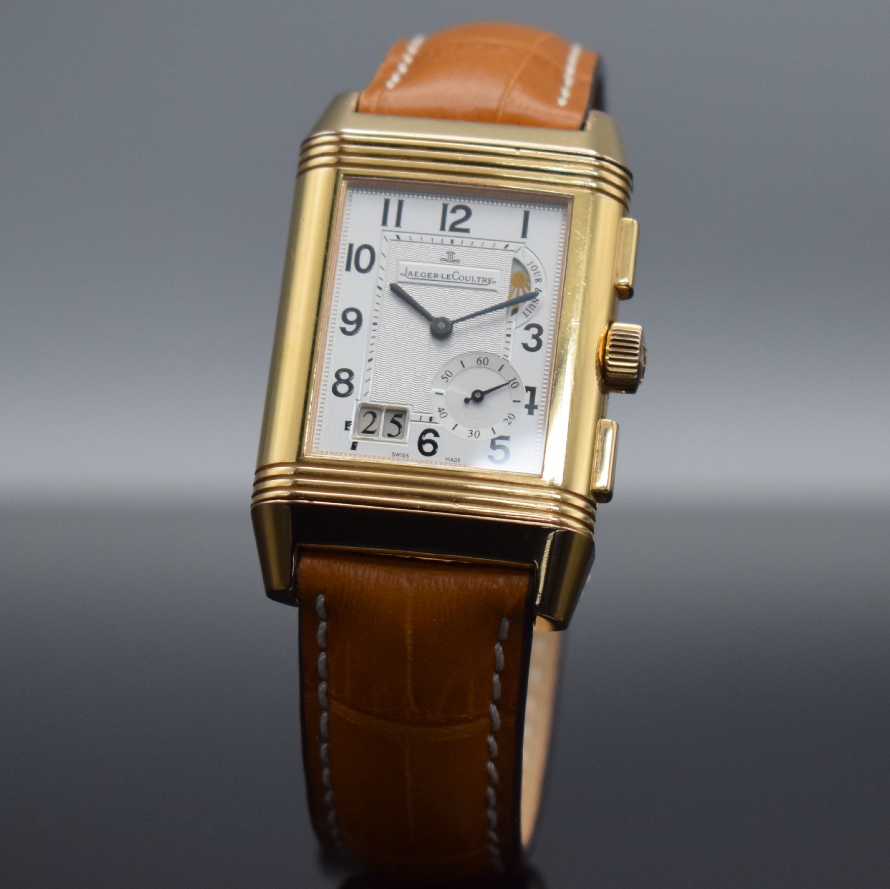 Detail d: Jaeger-LeCoultre Herrenarmbanduhr Reverso Grande GMT in Rosegold 750/000 Referenz Q3022420 / 240.218, Handaufzug, beids. vergl., um 180 Grad drehb. ...