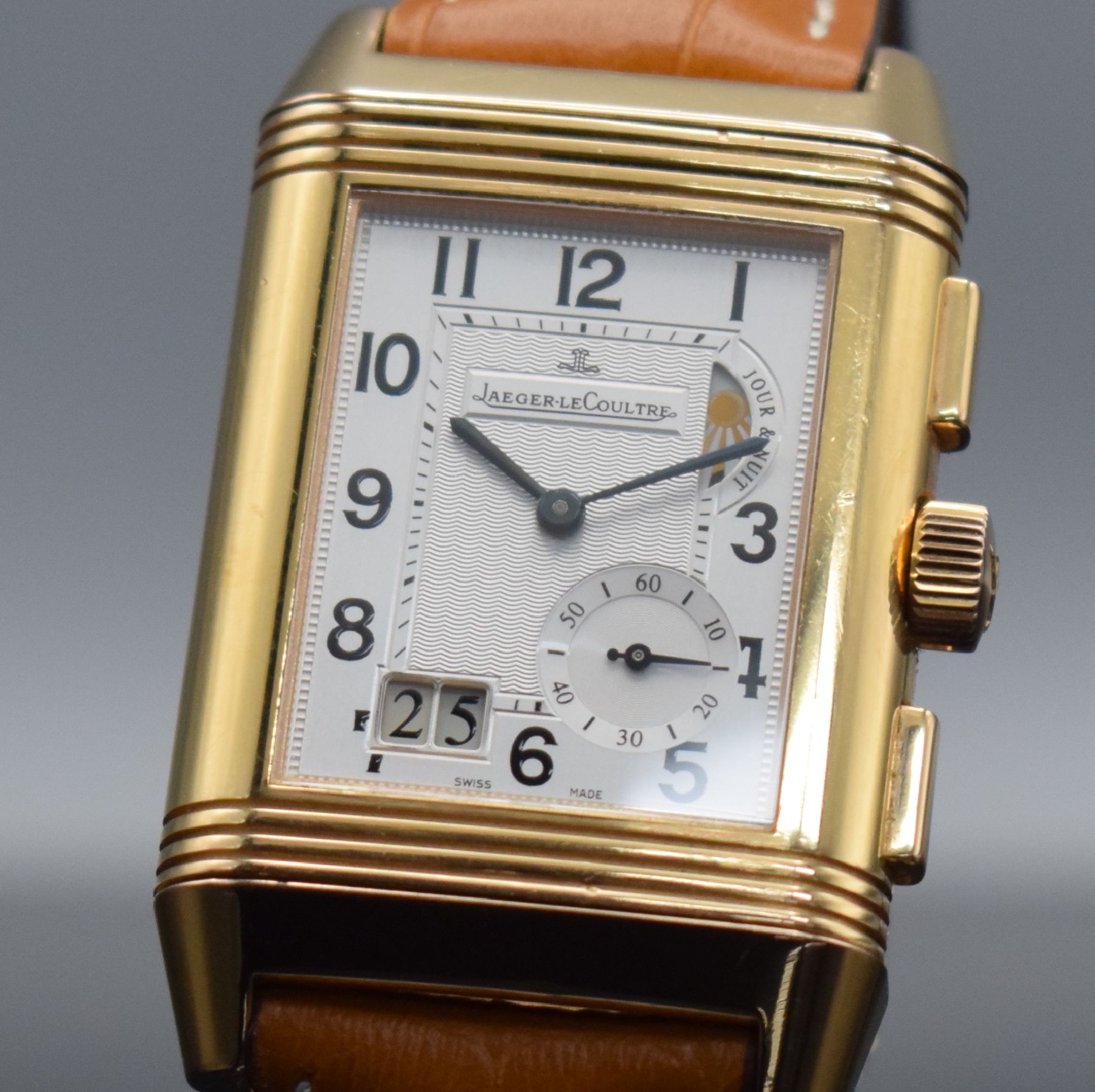 Detail e: Jaeger-LeCoultre Herrenarmbanduhr Reverso Grande GMT in Rosegold 750/000 Referenz Q3022420 / 240.218, Handaufzug, beids. vergl., um 180 Grad drehb. ...