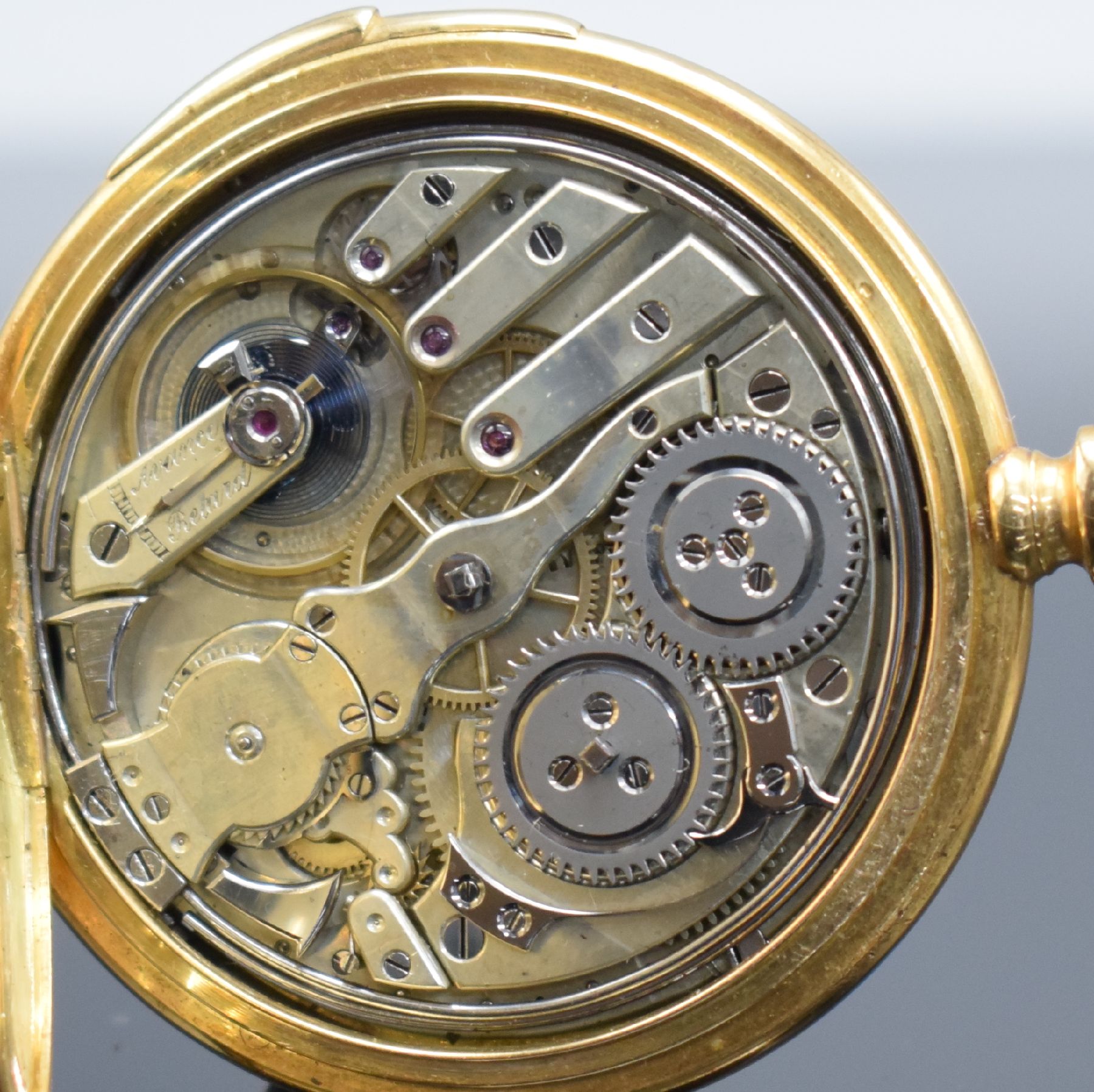 Detail f: Savonette mit 1/4-Std.-Repetition in GG 750/000, Schweiz um 1900, 3-Deckel Goldgehäuse, Emailzifferbl. m. römischen Zahlen, gebl. Zeiger, feines ...