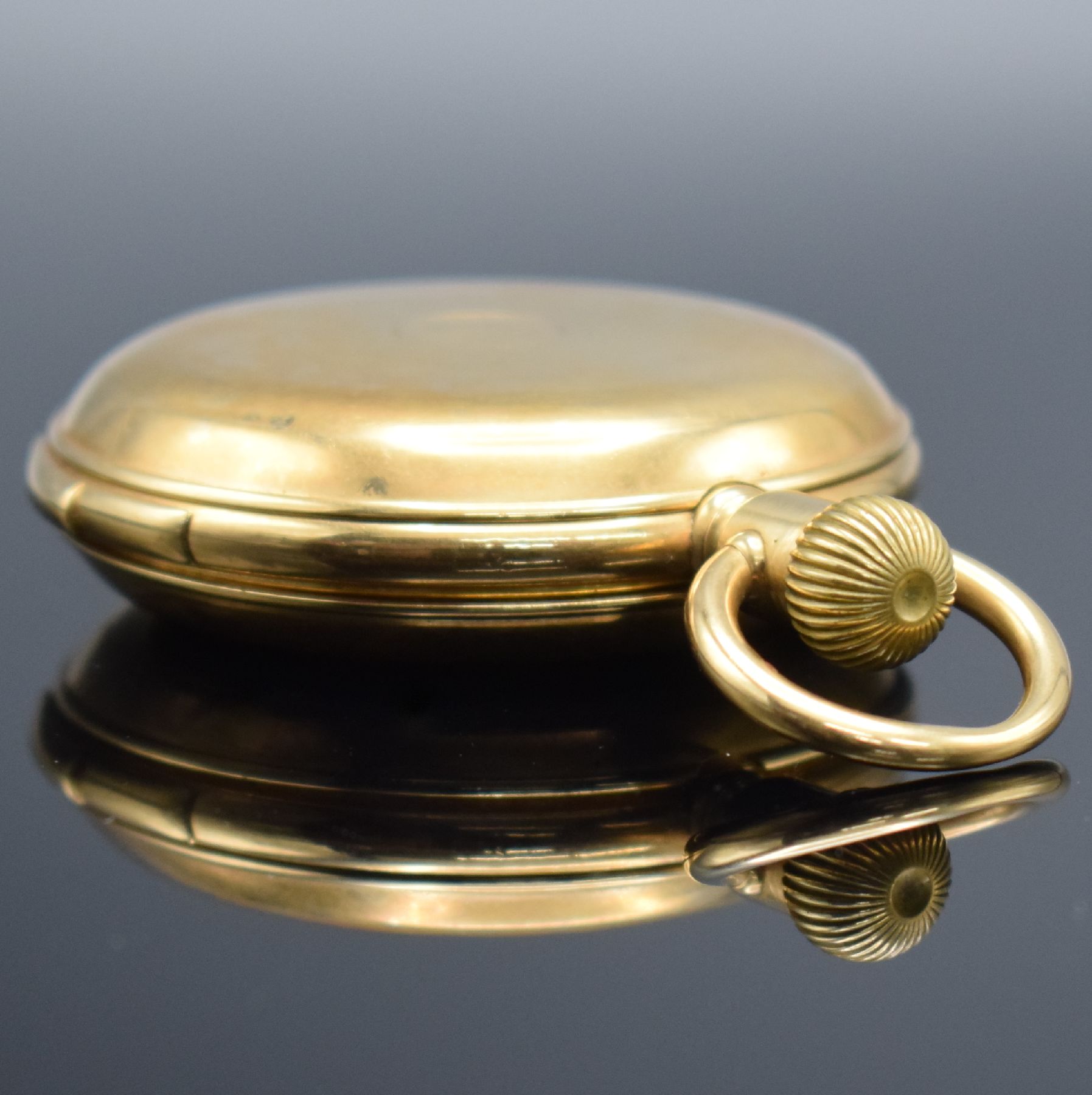 Detail g: Savonette mit 1/4-Std.-Repetition in GG 750/000, Schweiz um 1900, 3-Deckel Goldgehäuse, Emailzifferbl. m. römischen Zahlen, gebl. Zeiger, feines ...