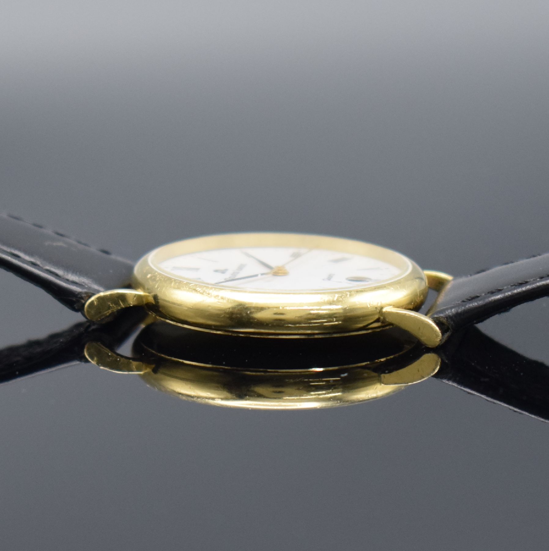 Detail f: MAURICE LACROIX Armbanduhr in GG 750/000, Schweiz um 2000, quarz, 2-teil. Geh., Boden aufgedr., weißes Zifferbl. m. röm. Zahlen, Datum, D. ca. 34 ...