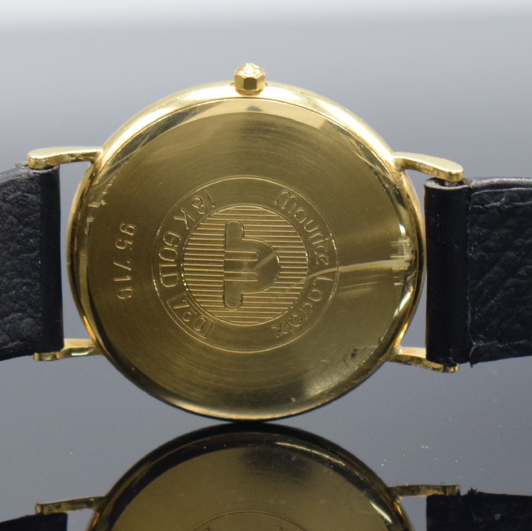 Detail g: MAURICE LACROIX Armbanduhr in GG 750/000, Schweiz um 2000, quarz, 2-teil. Geh., Boden aufgedr., weißes Zifferbl. m. röm. Zahlen, Datum, D. ca. 34 ...