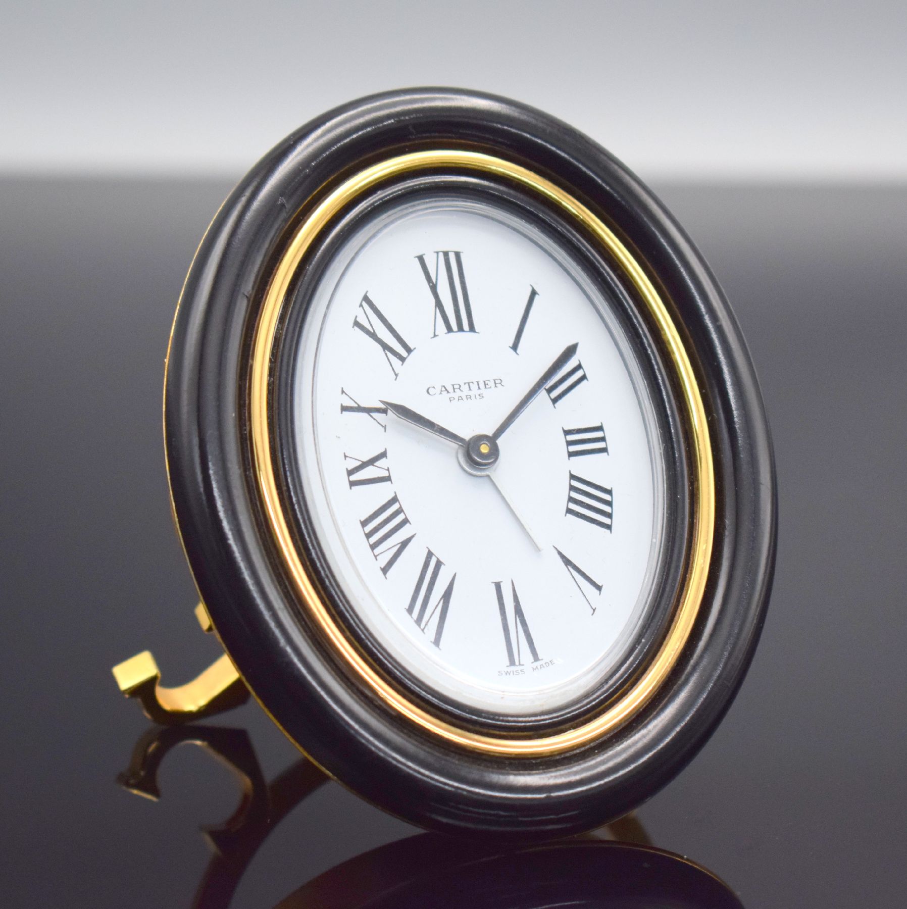 CARTIER Paris Tischwecker Baignoire Referenz 7509, Schweiz 1980er Jahre, Handaufzug, verg. Messinggeh. z. T. schwarz lackiert, Lack. teils besch., ...