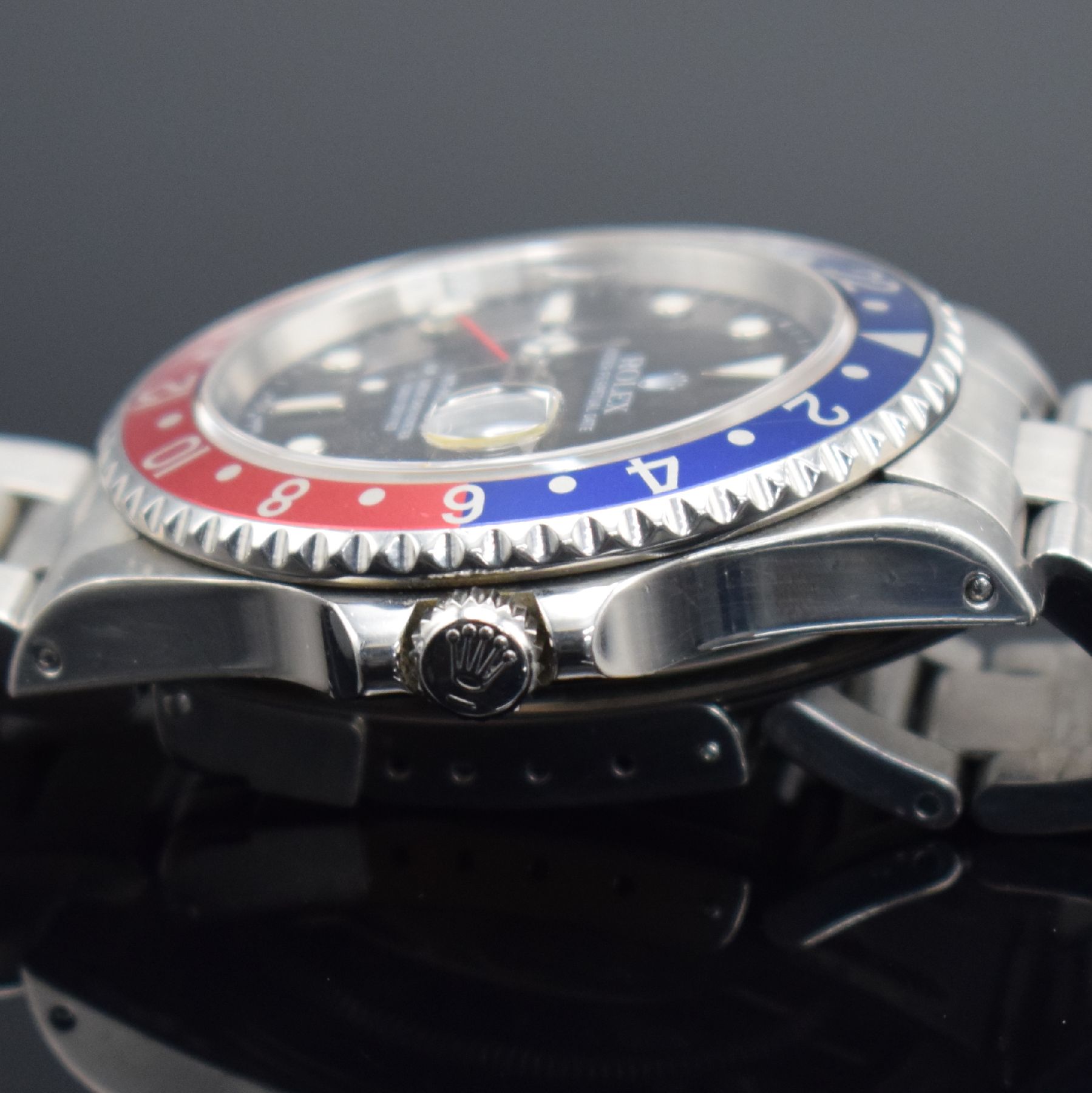 Detail h: ROLEX Herrenarmbanduhr Oyster Perpetual Date GMT-Master II Referenz 16710, Automatik, Schweiz um 2000, A-Serie, Chronometer der Superlative in ...
