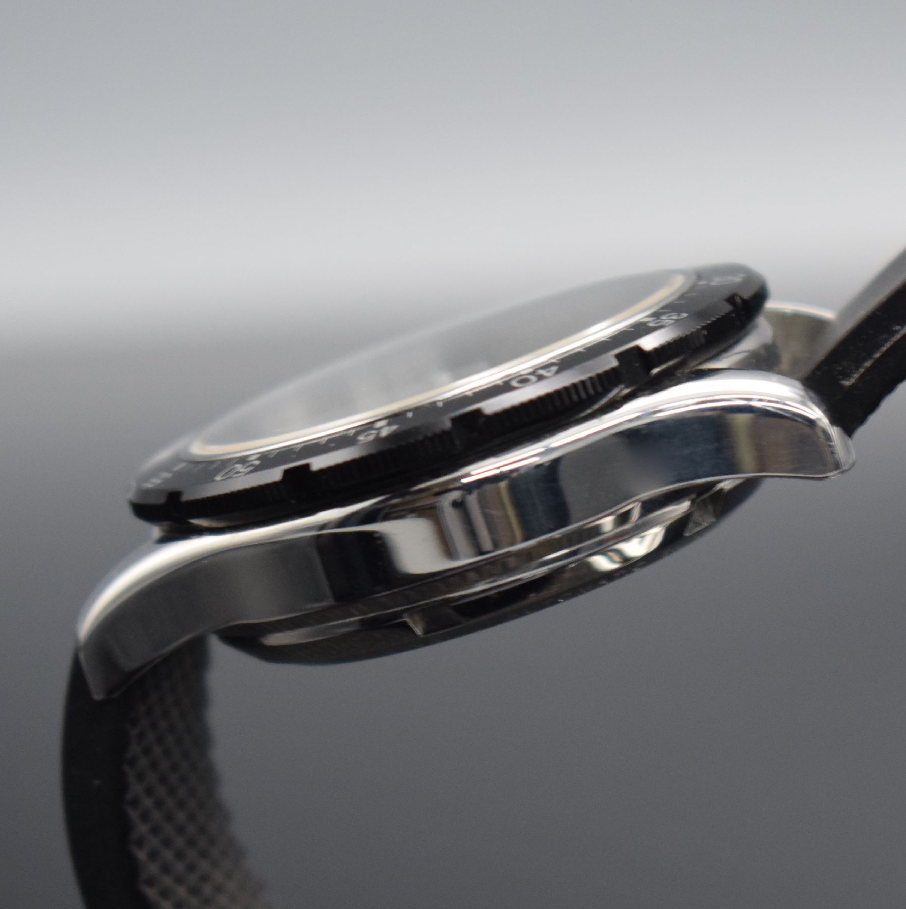 Detail e: GUINAND Armbandchronograph, Automatik, Schweiz 2000, Edelstahlgeh. inkl. Kautschukband m. Faltschl., beids. vergl., Boden & Krone verschr., schwarzes ...