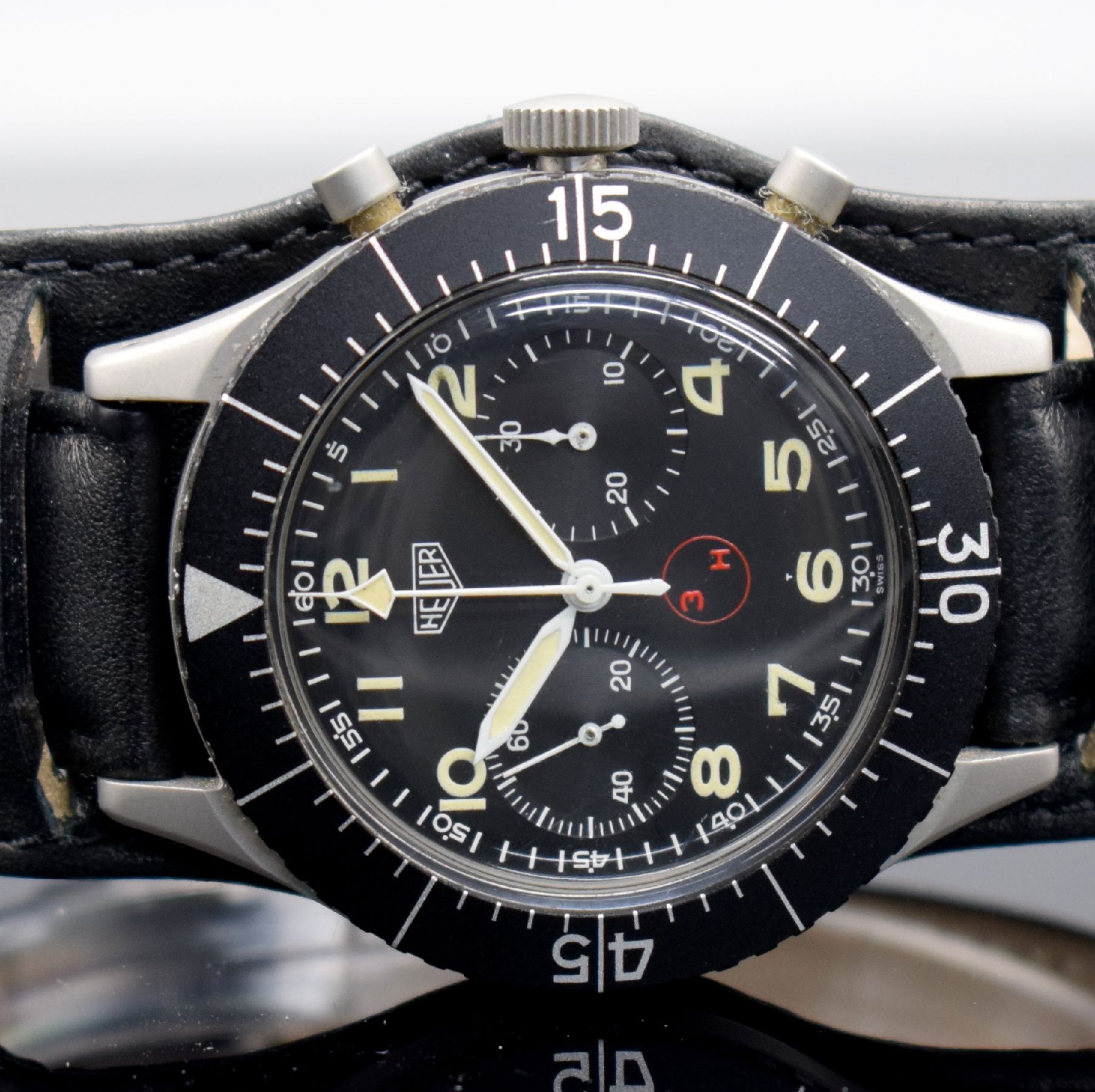 Detail d: HEUER Flieger-Schaltradchronograph der BUNDESWEHR Versorgungs-Nr. 6645-12-146-3774, Schweiz um 1968, Handaufzug, 4-fach verschr. Monocoque-Geh. in ...