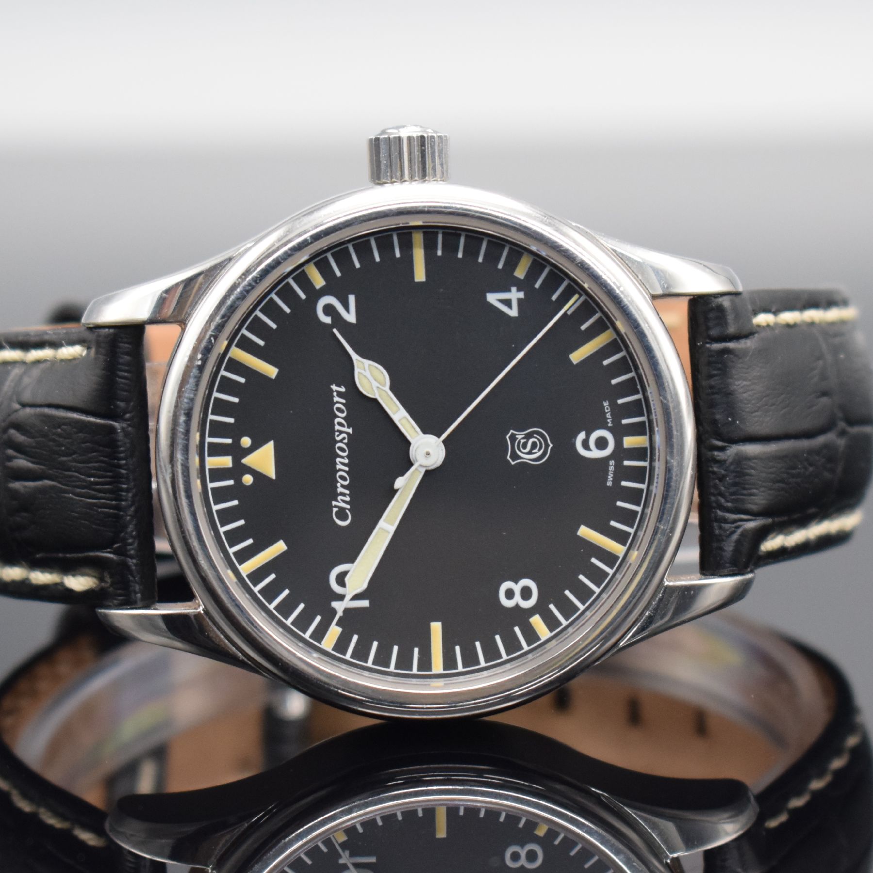 Detail a: CHRONOSPORT Herrenarmbanduhr Referenz 31.HS-01, Handaufzug, Schweiz um 2005, beids. vergl.Edelstahlgeh., Boden verschr., schwarzes Kontrastzifferbl., ...