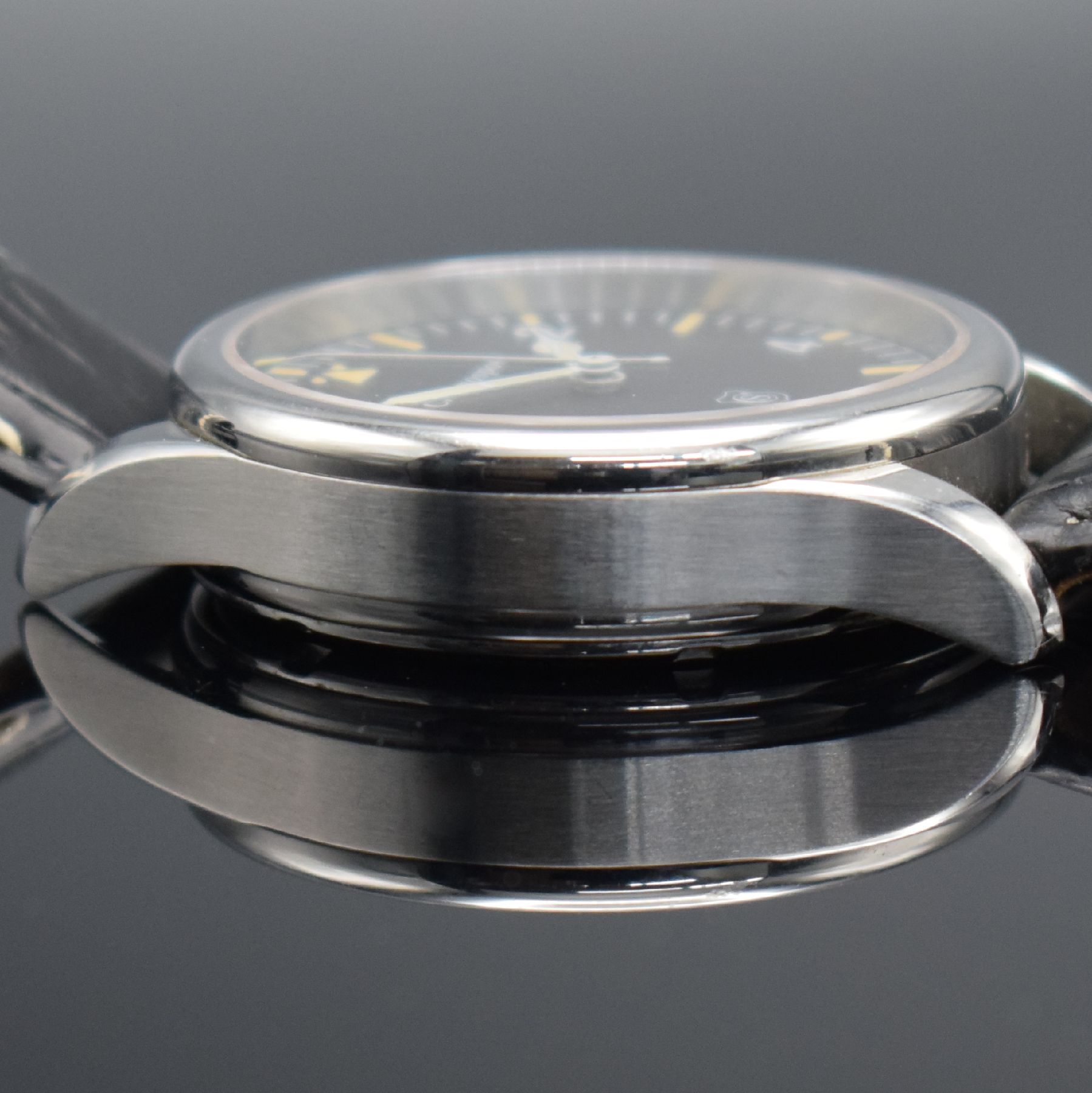 Detail h: CHRONOSPORT Herrenarmbanduhr Referenz 31.HS-01, Handaufzug, Schweiz um 2005, beids. vergl.Edelstahlgeh., Boden verschr., schwarzes Kontrastzifferbl., ...