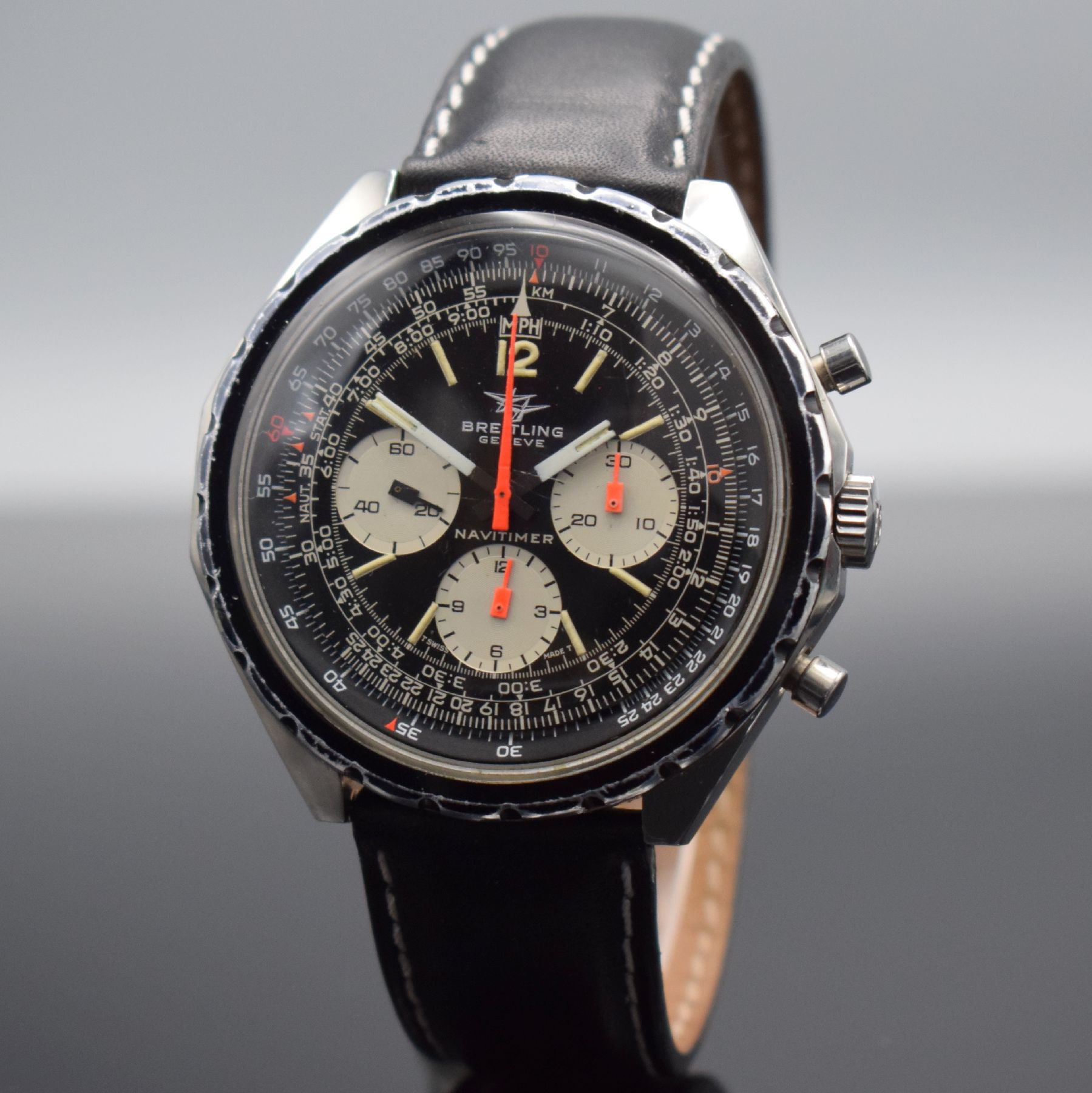 Detail b: BREITLING Schaltradchronograph Navitimer, Handaufzug, Schweiz um 1967, Ref. 0816, Edelstahl, verschr. Boden ber., Außenkranz zur Zahlenkoordination ...