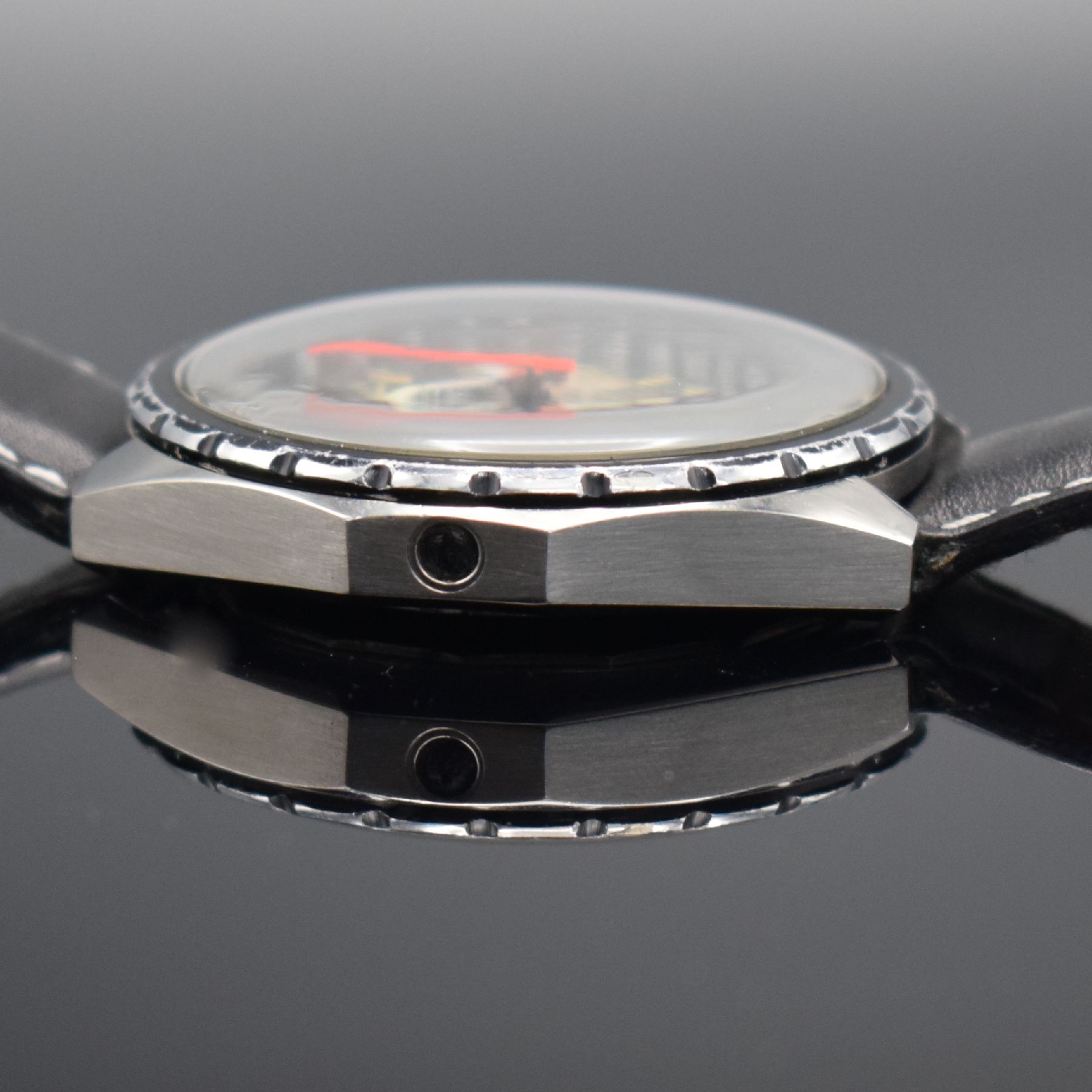 Detail e: BREITLING Schaltradchronograph Navitimer, Handaufzug, Schweiz um 1967, Ref. 0816, Edelstahl, verschr. Boden ber., Außenkranz zur Zahlenkoordination ...