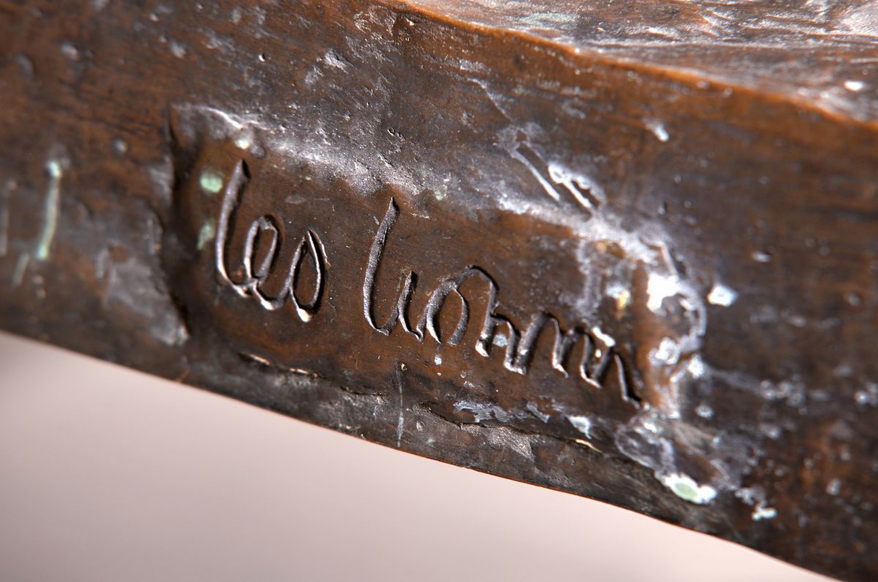 Detail c: Leo Lionni, 1910-1999, Tavola Bassa, Bronzeskulptur, stilisierte Darstellung von Baumstämmen und Wurzeln, signiert, H. ca. 31 bzw. 64cm, L. ca. ...