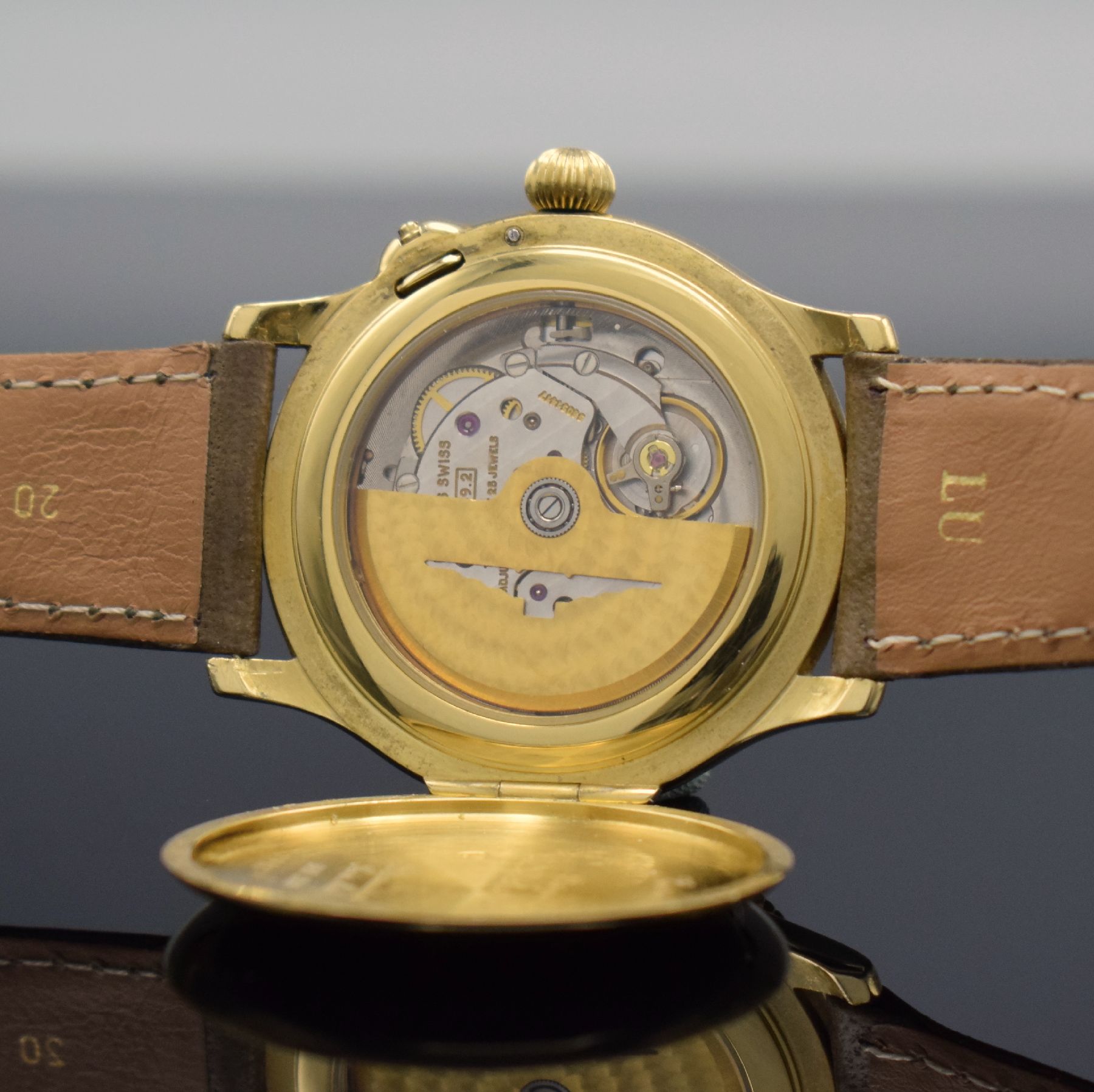 Detail h: LONGINES Stundenwinkeluhr nach Charles A. Lindbergh, Schweiz verk. lt. beil. Pap. 05/1990, Automatik, Ref. 989.5216, Geh. in GG 750/000, Boden ...