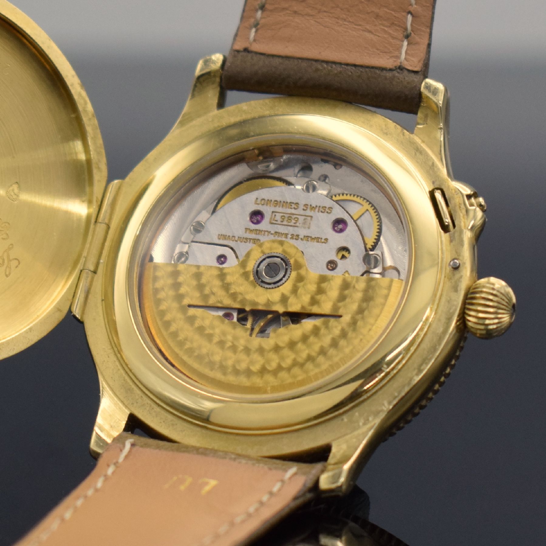 Detail i: LONGINES Stundenwinkeluhr nach Charles A. Lindbergh, Schweiz verk. lt. beil. Pap. 05/1990, Automatik, Ref. 989.5216, Geh. in GG 750/000, Boden ...