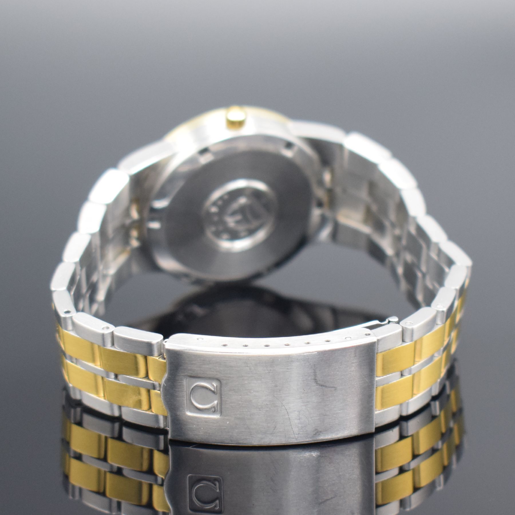 Detail d: OMEGA Constellation Chronometer Herrenarmbanduhr in Stahl/Gold Referenz 168.0055, Schweiz um 1970, Automatik, Boden m. Darst. Sternwarte verschr., ...