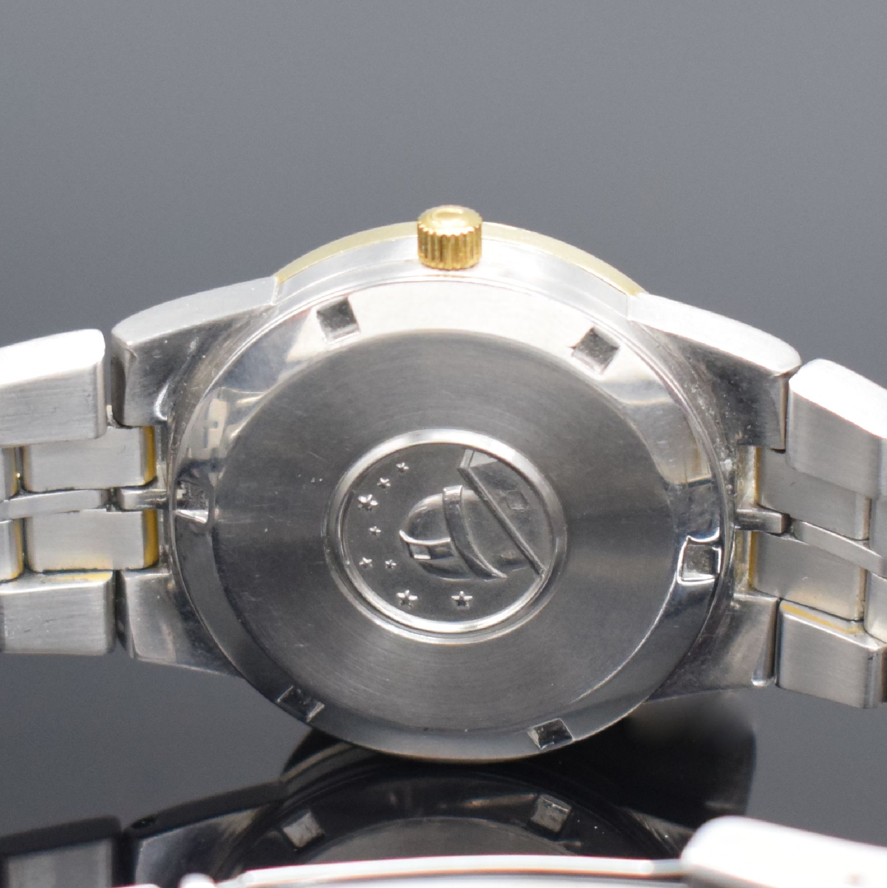 Detail f: OMEGA Constellation Chronometer Herrenarmbanduhr in Stahl/Gold Referenz 168.0055, Schweiz um 1970, Automatik, Boden m. Darst. Sternwarte verschr., ...