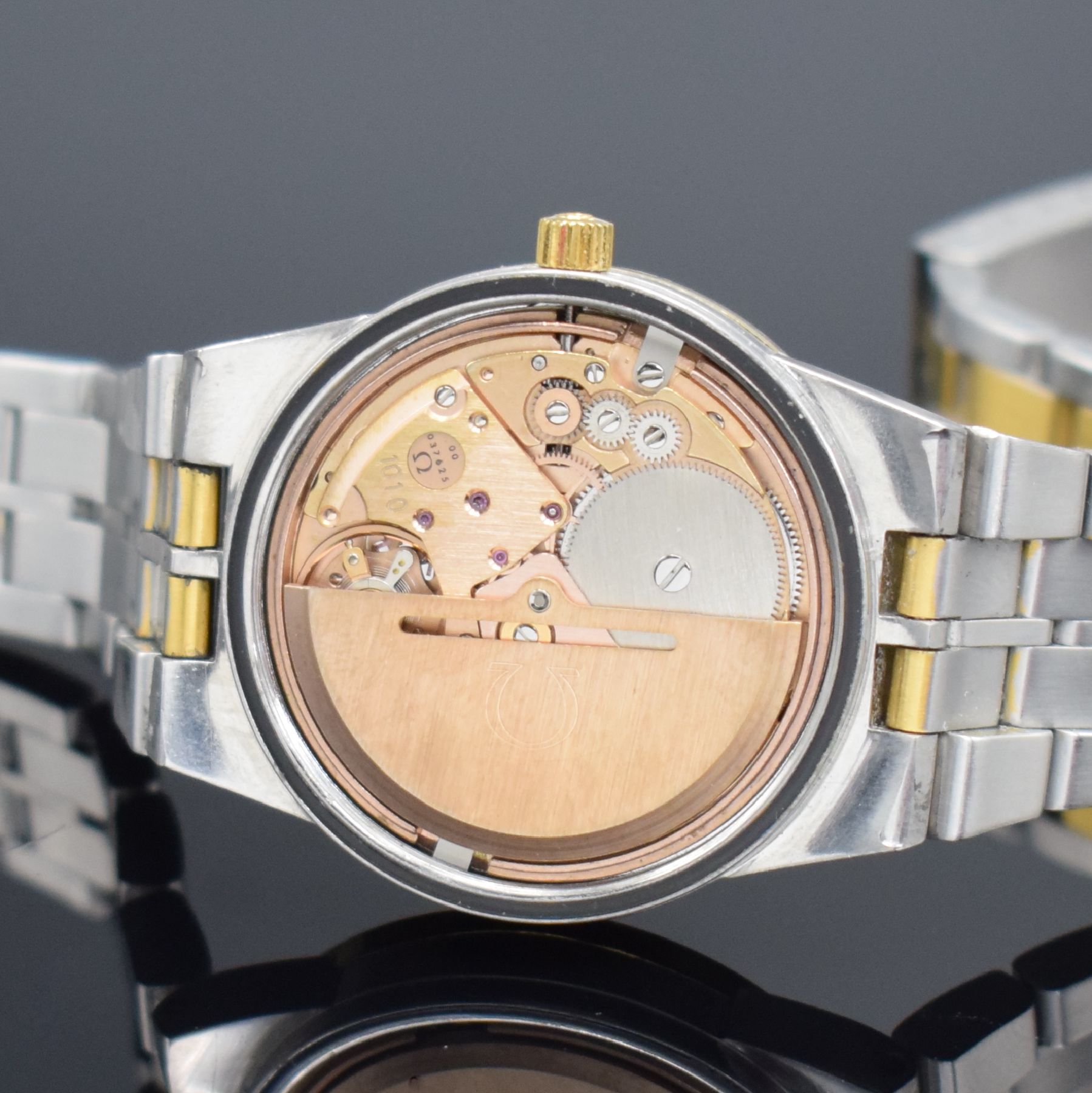 Detail g: OMEGA Constellation Chronometer Herrenarmbanduhr in Stahl/Gold Referenz 168.0055, Schweiz um 1970, Automatik, Boden m. Darst. Sternwarte verschr., ...