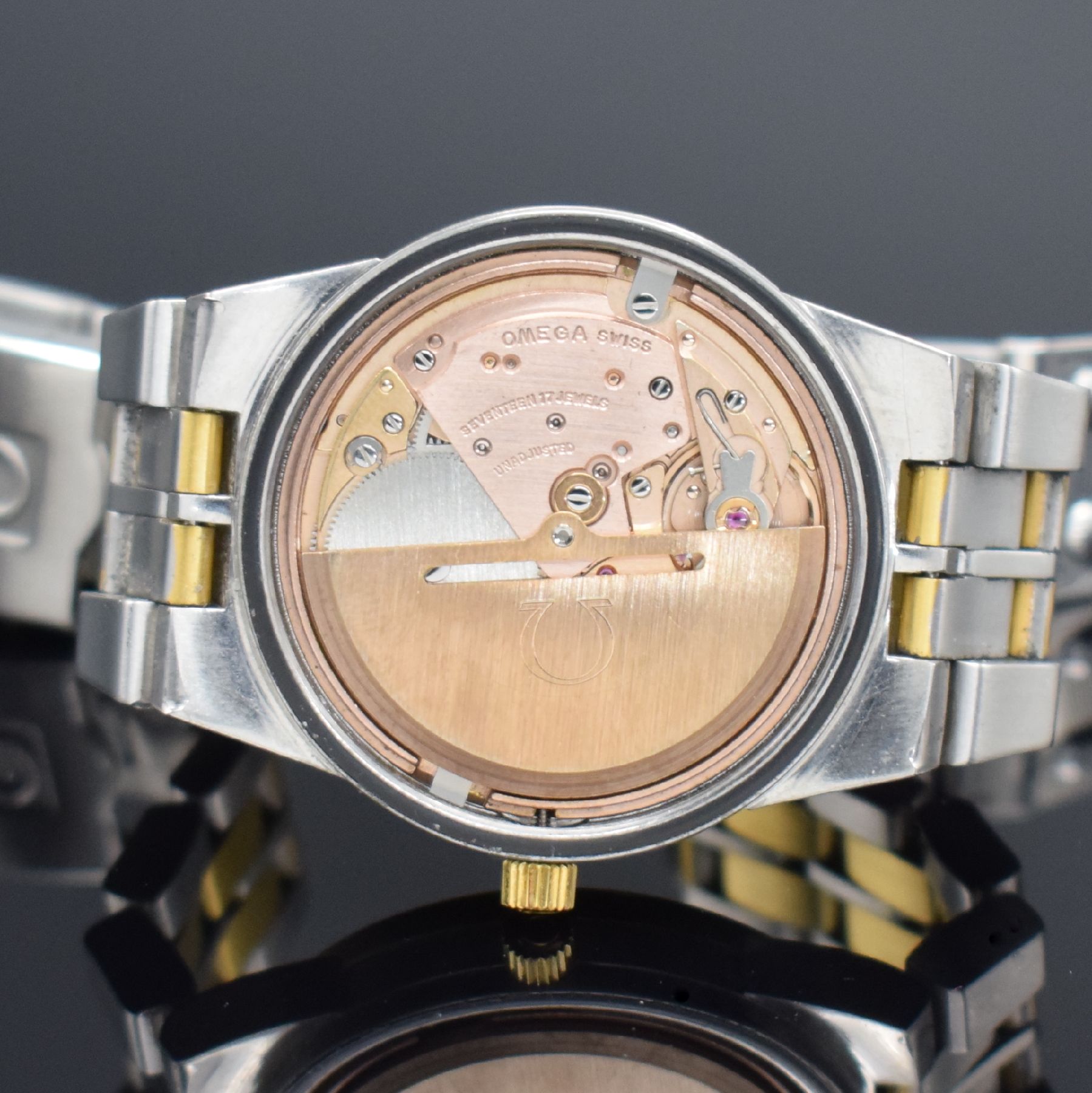 Detail h: OMEGA Constellation Chronometer Herrenarmbanduhr in Stahl/Gold Referenz 168.0055, Schweiz um 1970, Automatik, Boden m. Darst. Sternwarte verschr., ...